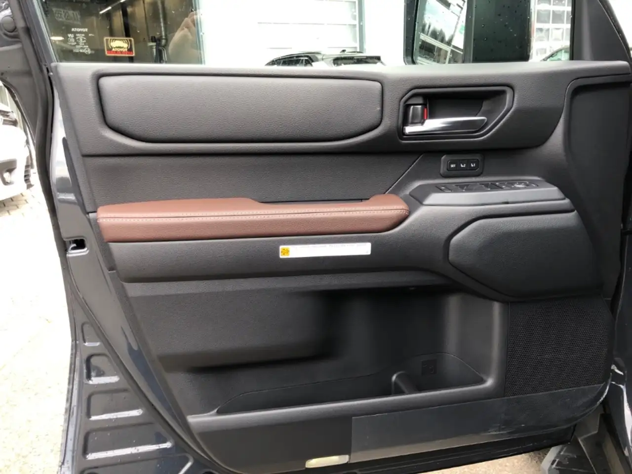 Toyota Land Cruiser 2.8 D-4D Mild-Hybrid Lounge Panorama LEDER BRAUN 14
