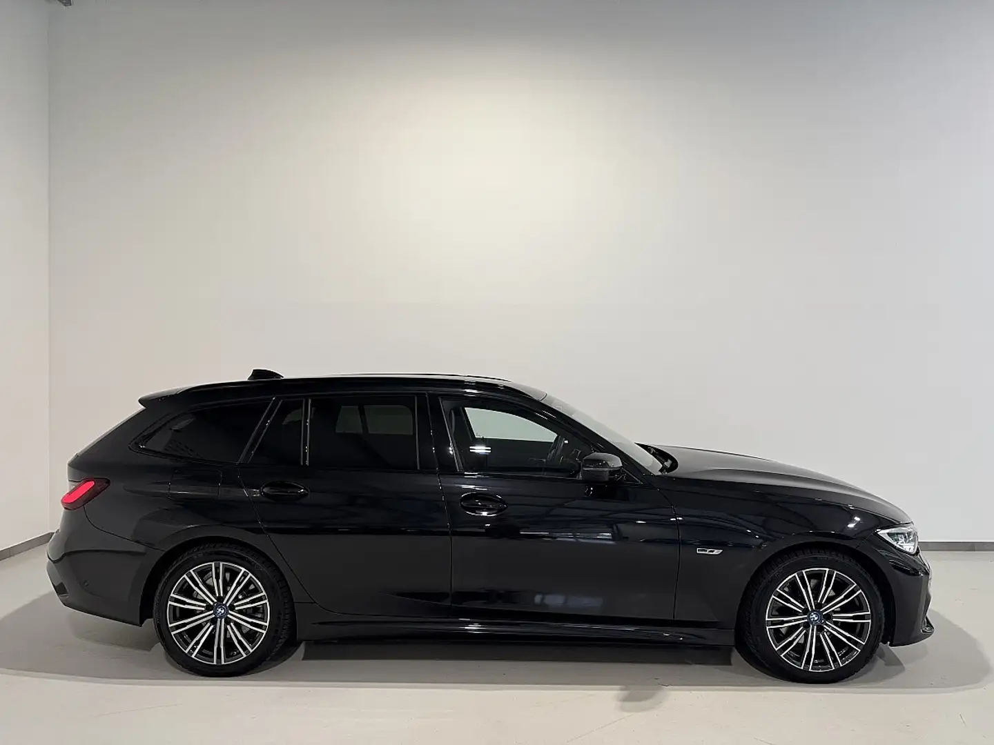BMW 320 e G21 Aut/M-Sport/CockpitPRO/AHK/KEYLESS/ACC/Laser Schwarz - 2