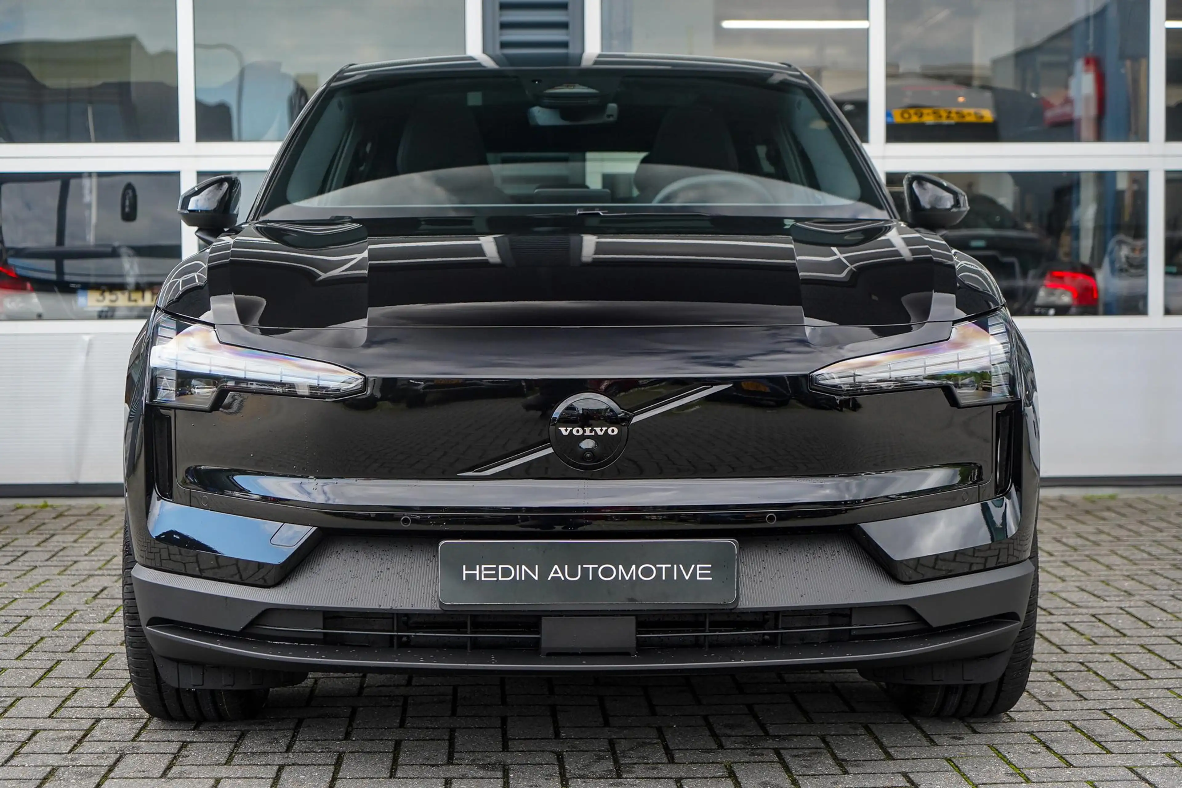 Volvo EX30 P5 Long Range Ultra Black Edition Europa 69 kWh — photo 2