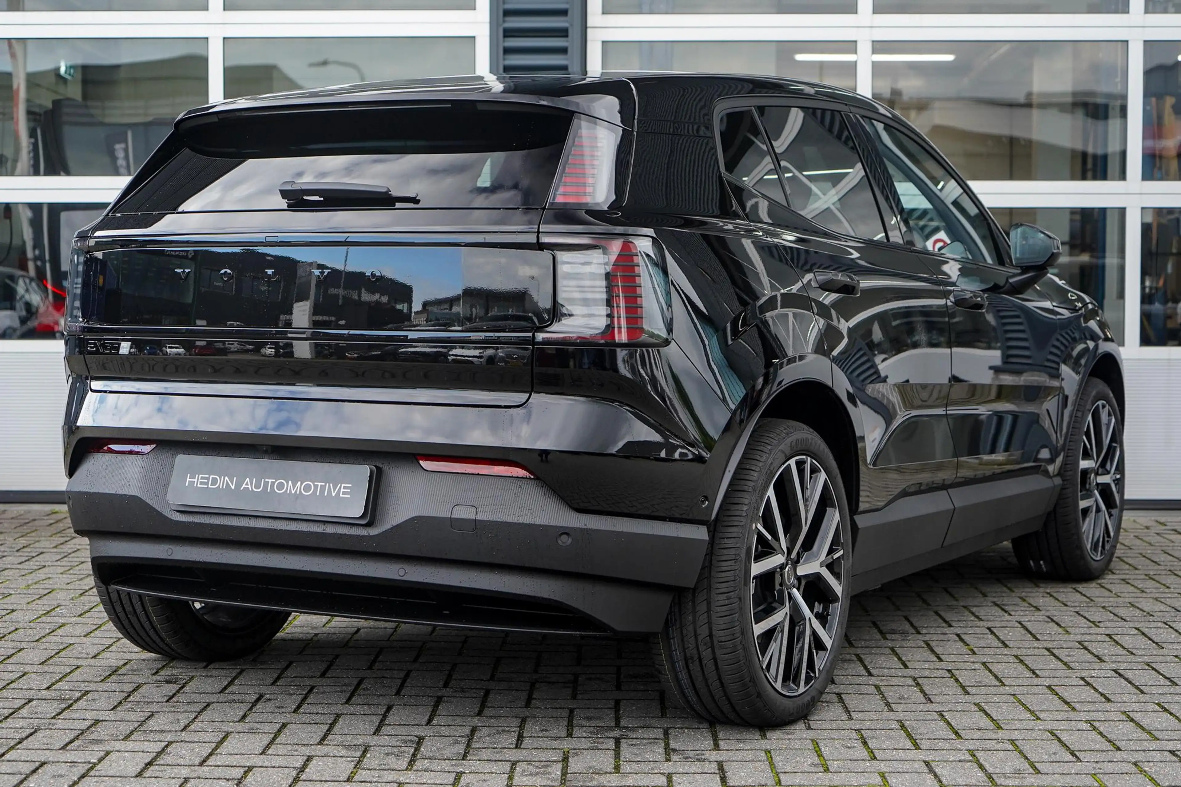 Volvo EX30 P5 Long Range Ultra Black Edition Europa 69 kWh — photo 6