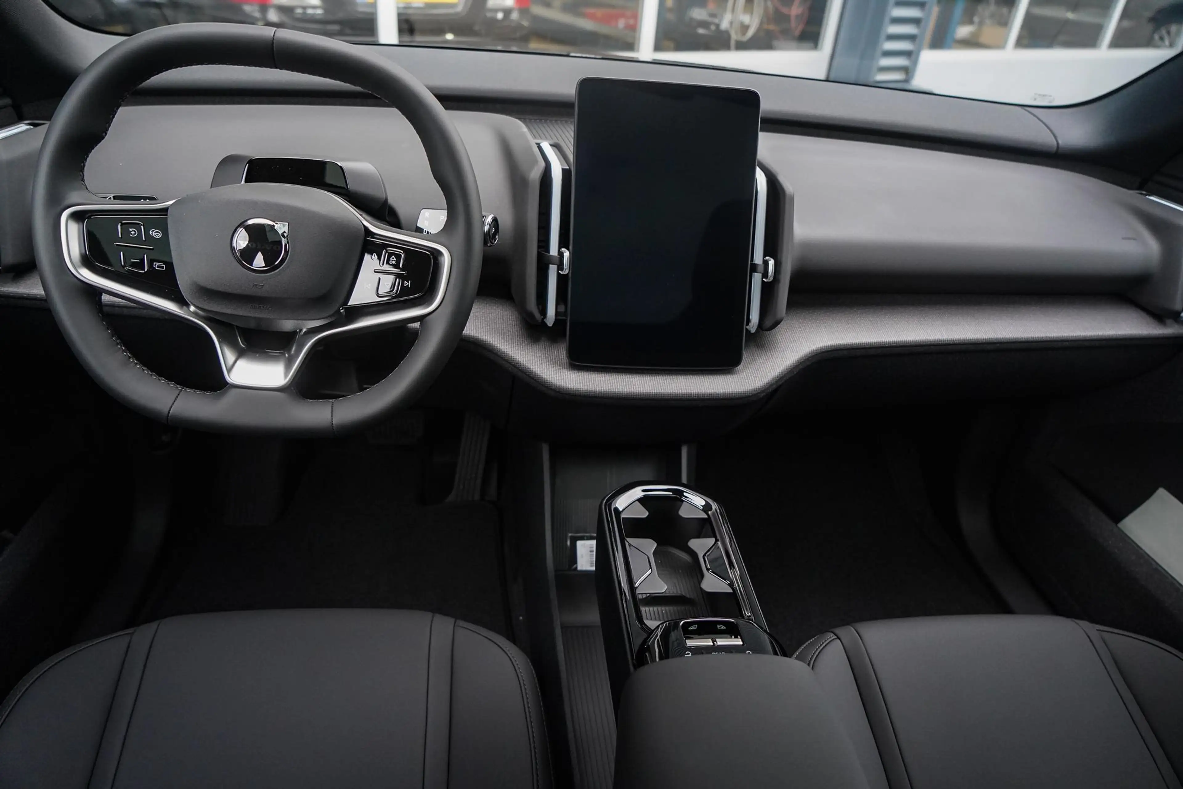 Volvo EX30 P5 Long Range Ultra Black Edition Europa 69 kWh — photo 13