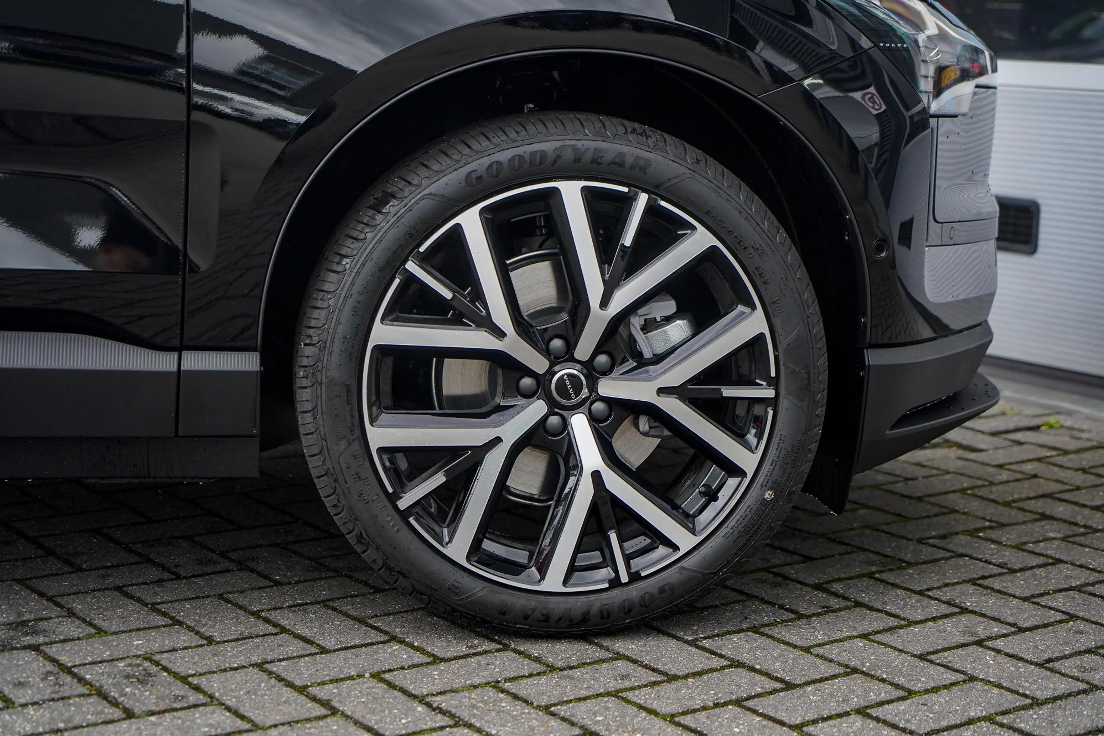 Volvo EX30 P5 Long Range Ultra Black Edition Europa 69 kWh — photo 7