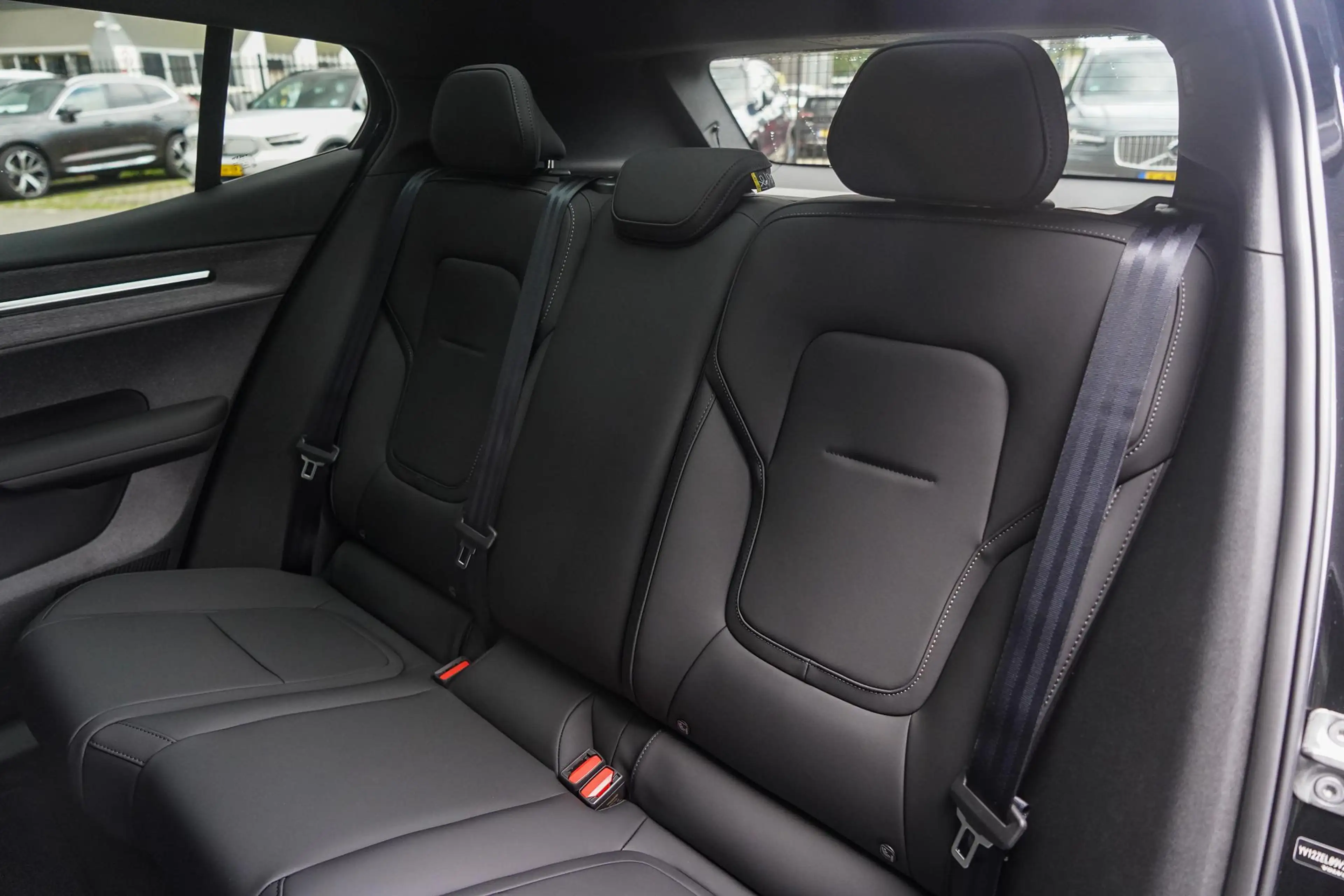 Volvo EX30 P5 Long Range Ultra Black Edition Europa 69 kWh — photo 14