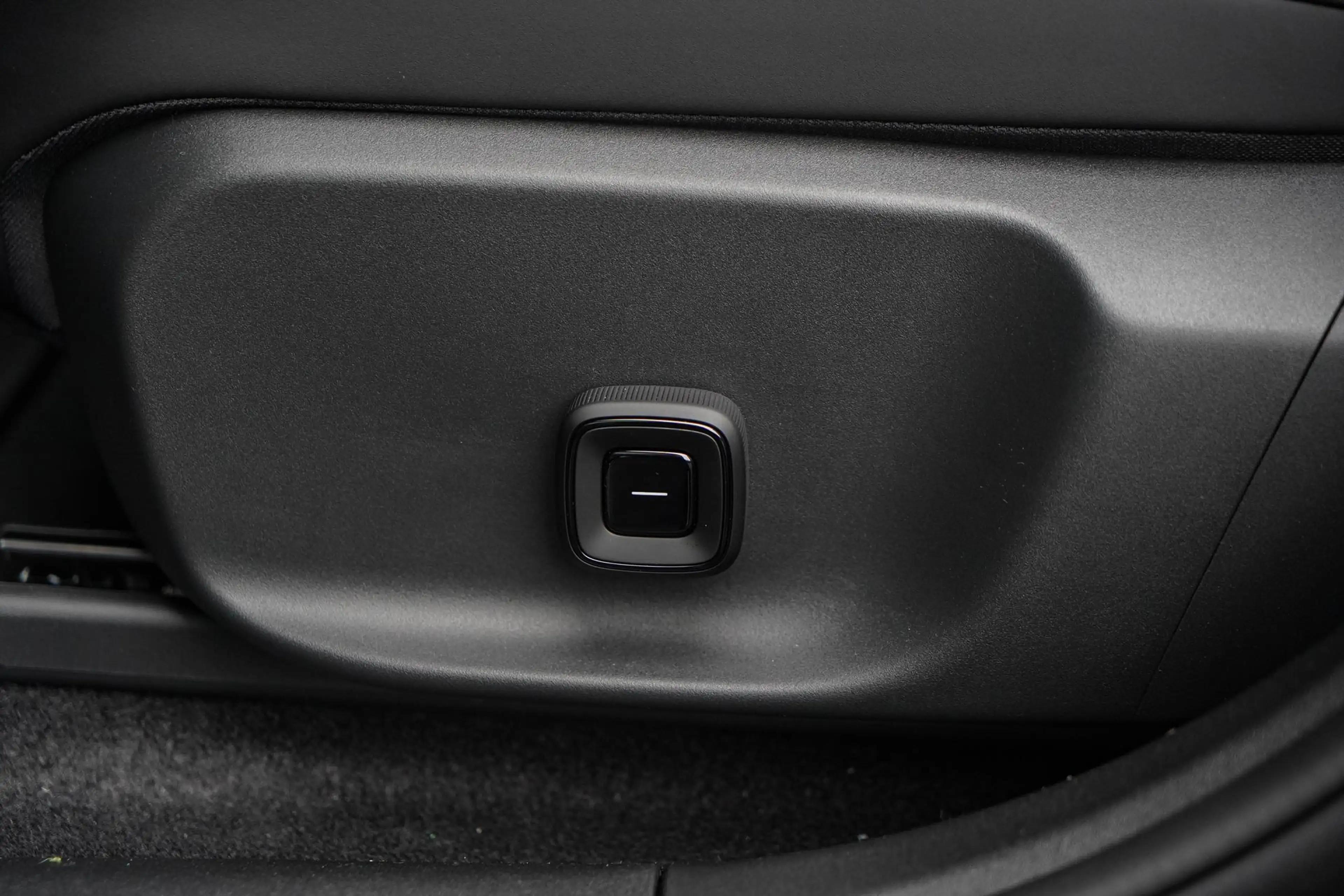 Volvo EX30 P5 Long Range Ultra Black Edition Europa 69 kWh — photo 15