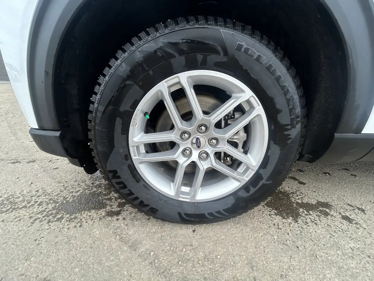 Ford Explorer снимка Ford Explorer