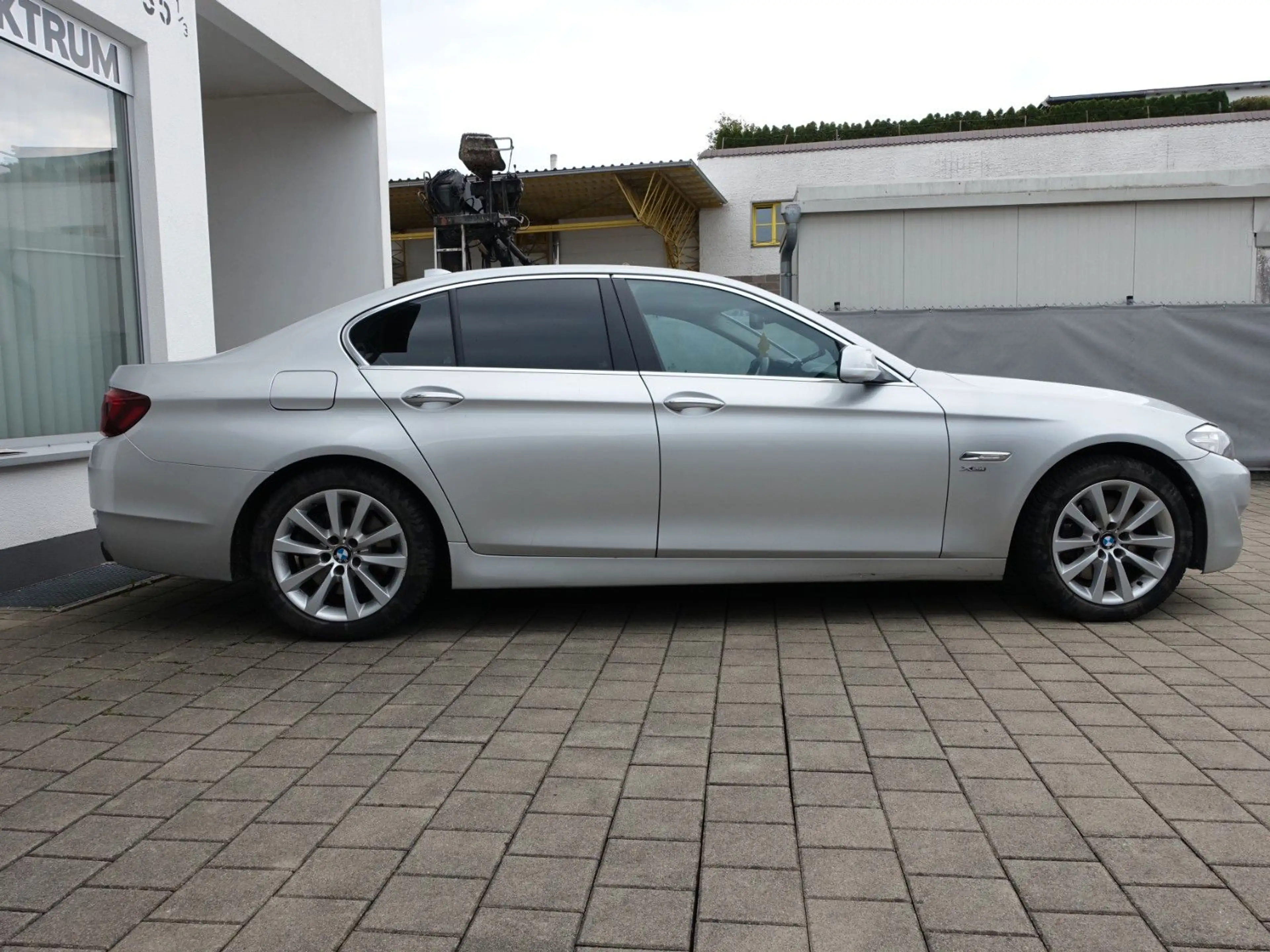 BMW 535 i xDrive Lim. HAGEL ! LEDER/NAVI — photo 6