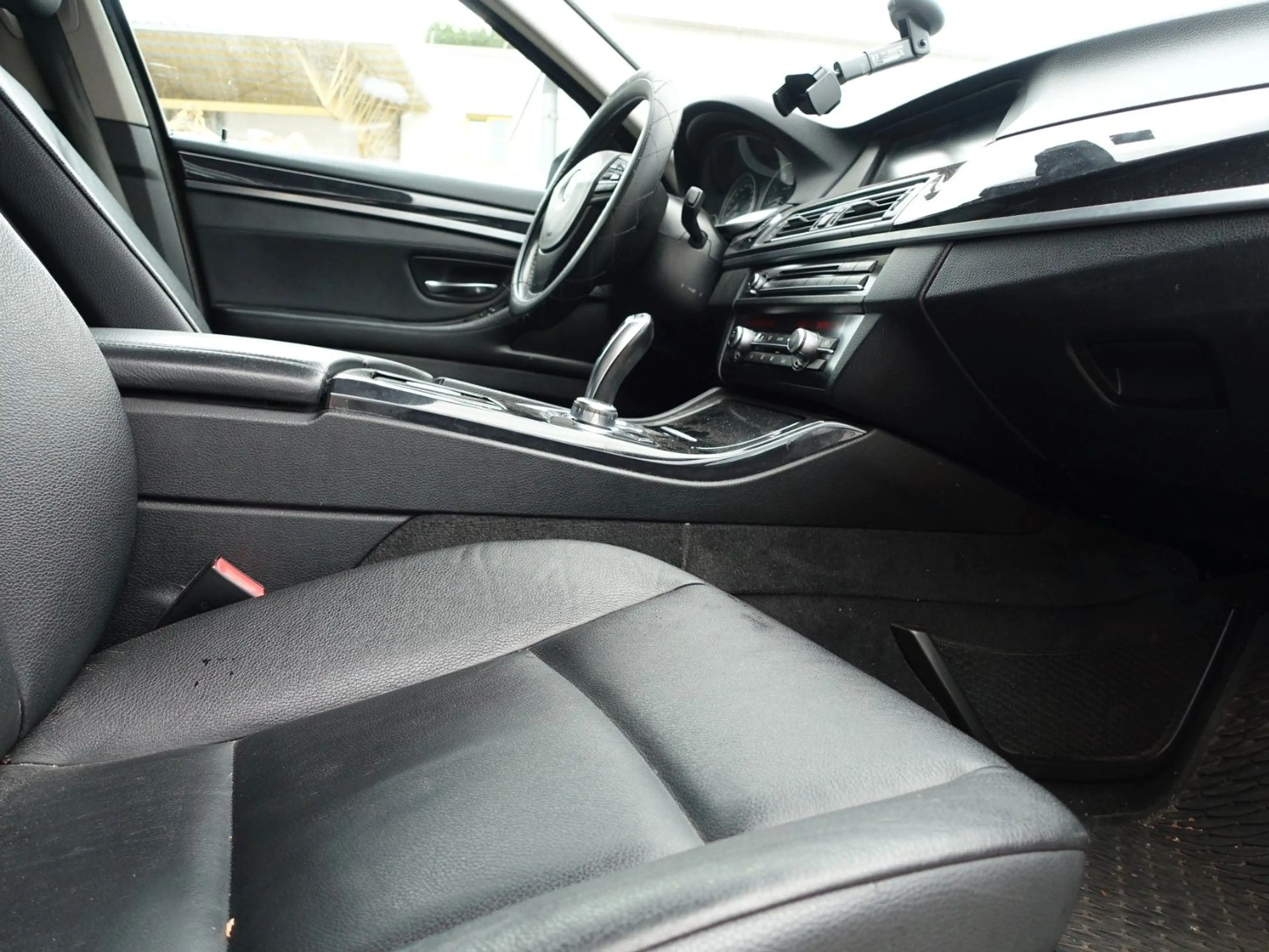 BMW 535 i xDrive Lim. HAGEL ! LEDER/NAVI — photo 9