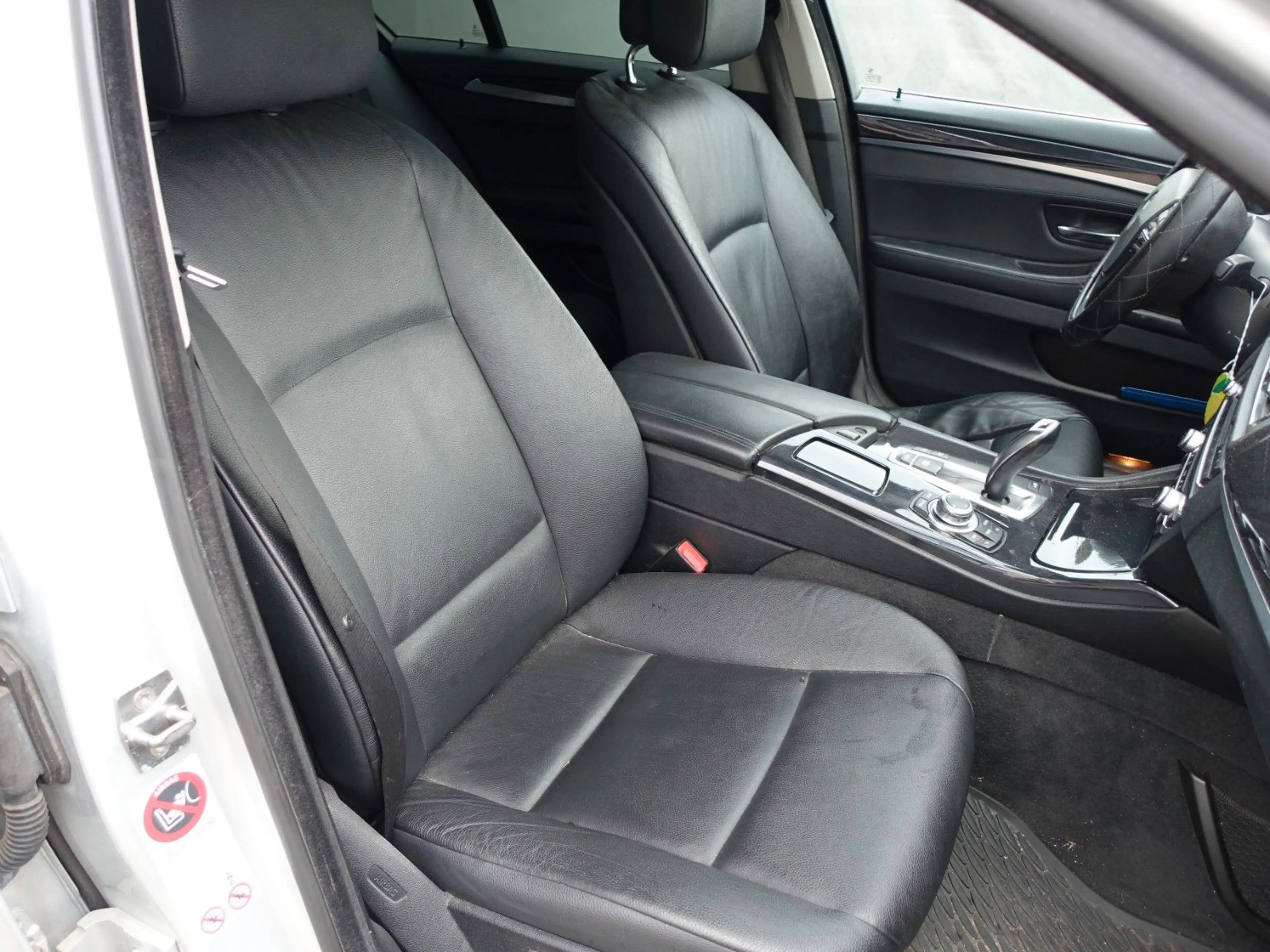 BMW 535 i xDrive Lim. HAGEL ! LEDER/NAVI — photo 7
