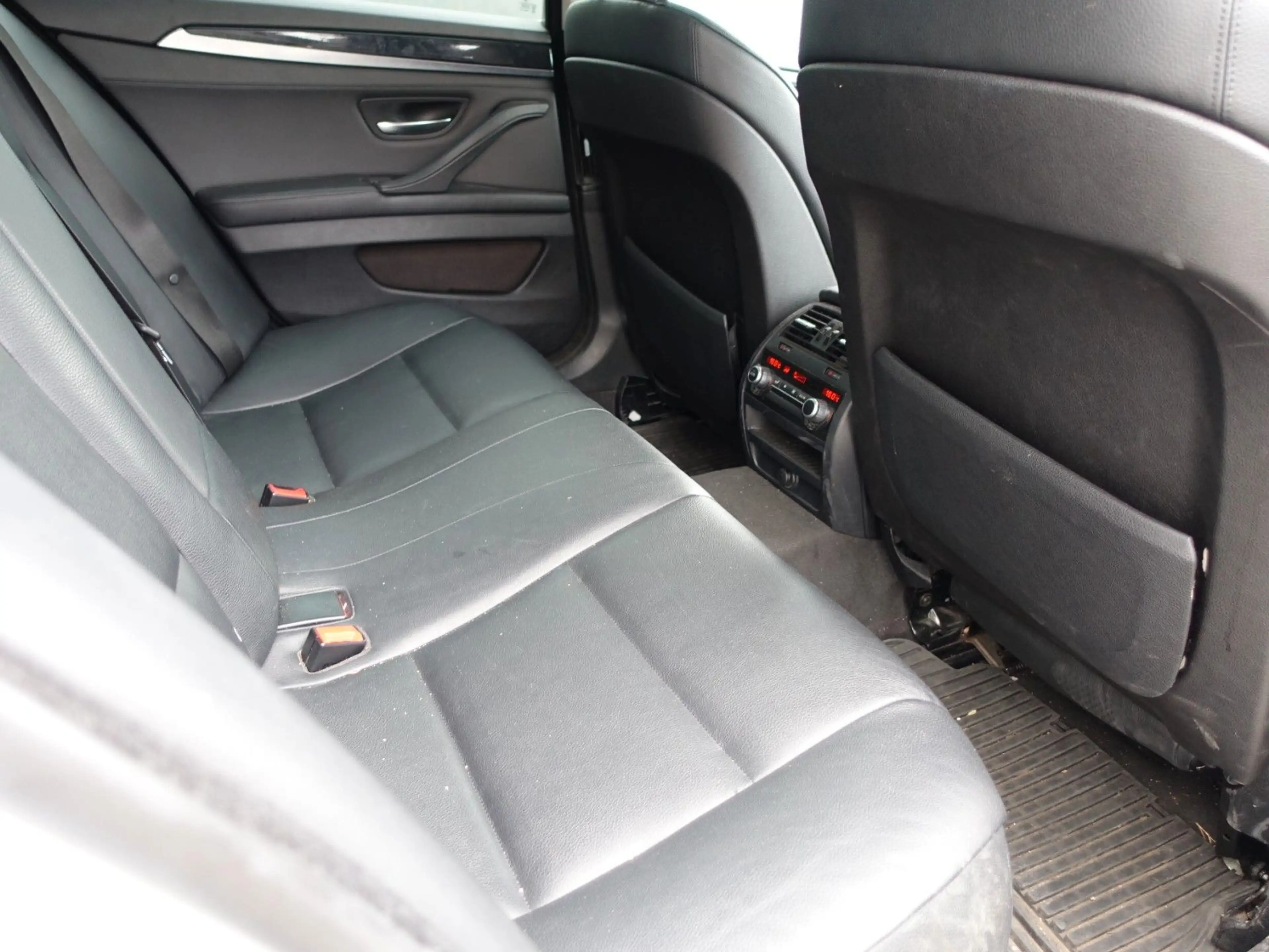 BMW 535 i xDrive Lim. HAGEL ! LEDER/NAVI — photo 8