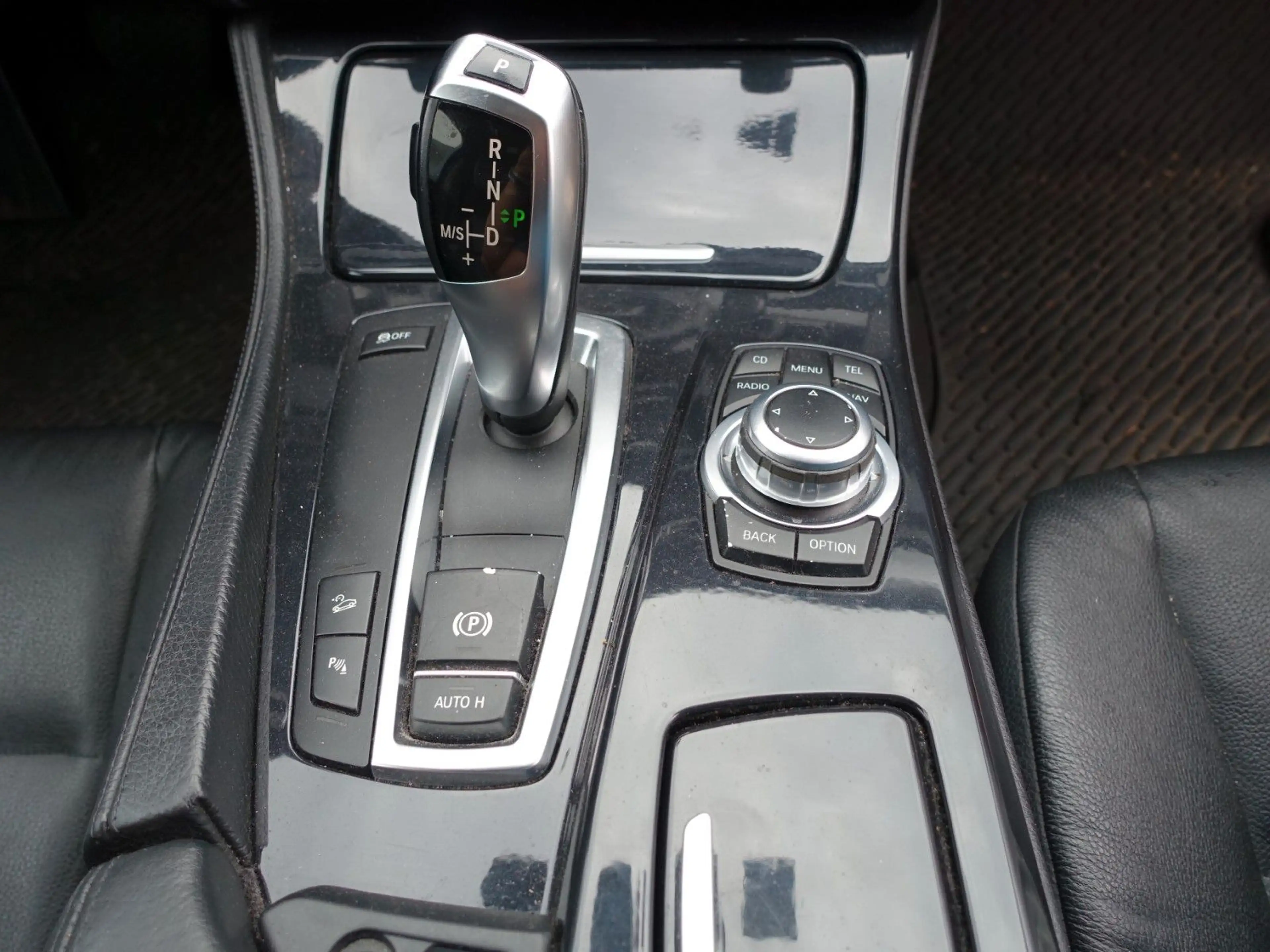 BMW 535 i xDrive Lim. HAGEL ! LEDER/NAVI — photo 12