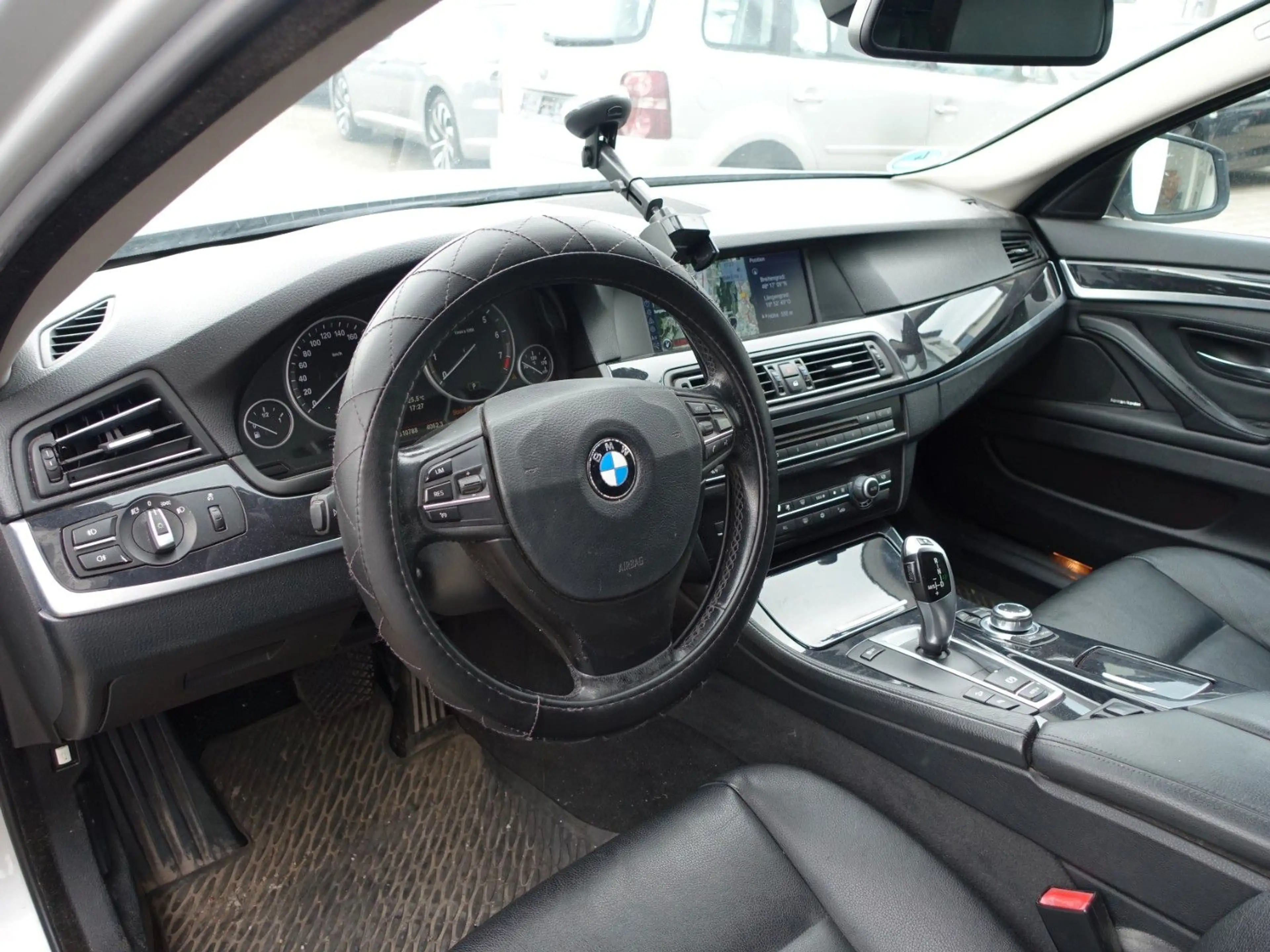 BMW 535 i xDrive Lim. HAGEL ! LEDER/NAVI — photo 13