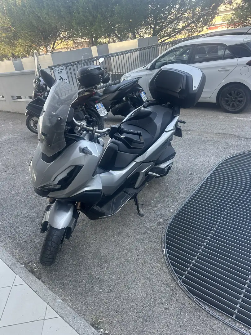 Honda ADV 350 sport con accessori e 3 chiavi - 1