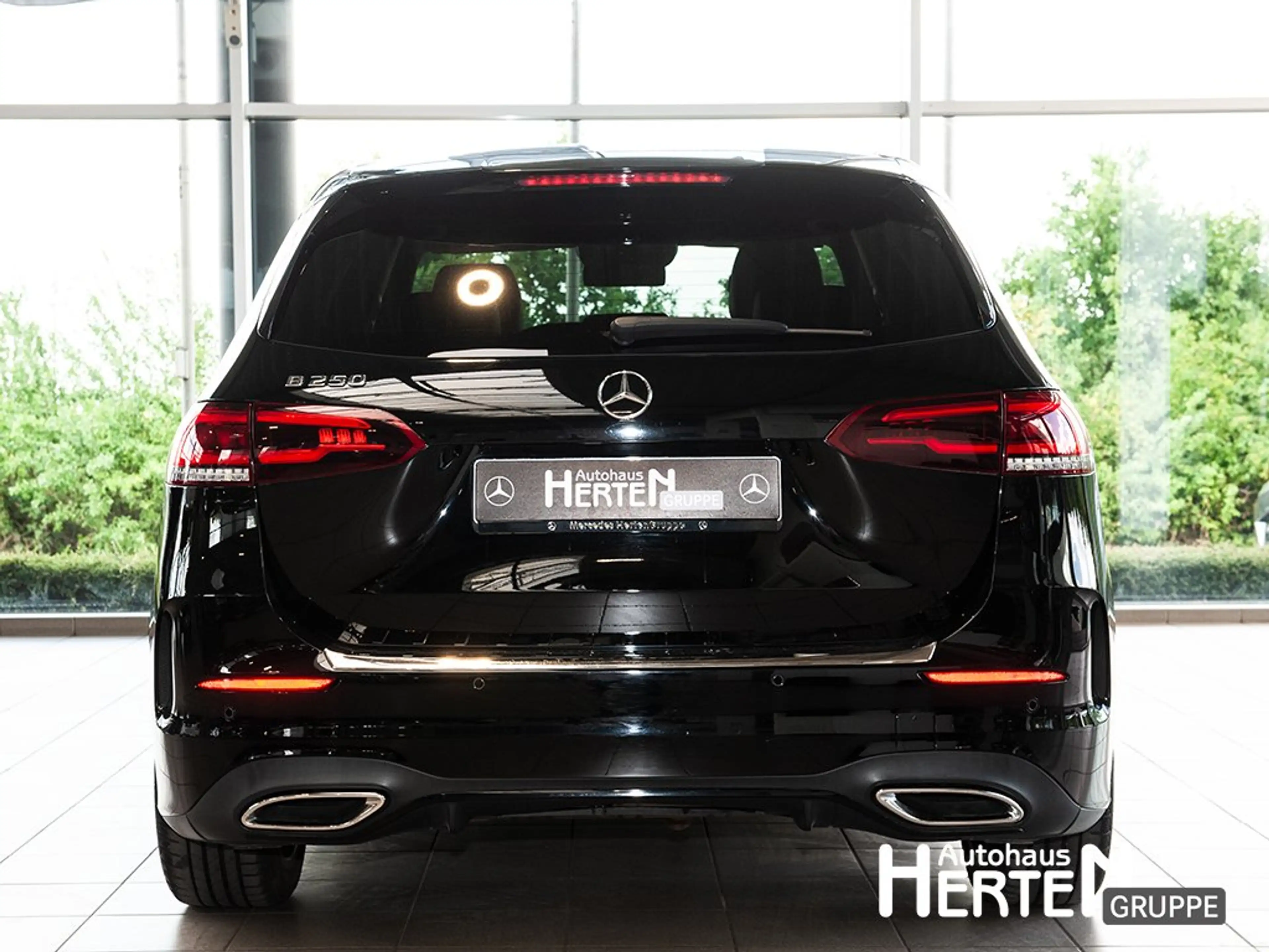 Mercedes-Benz B 250 AMG+NIGHT+PANO+AHK+MULTIBEAM+DISTRONIC — photo 4