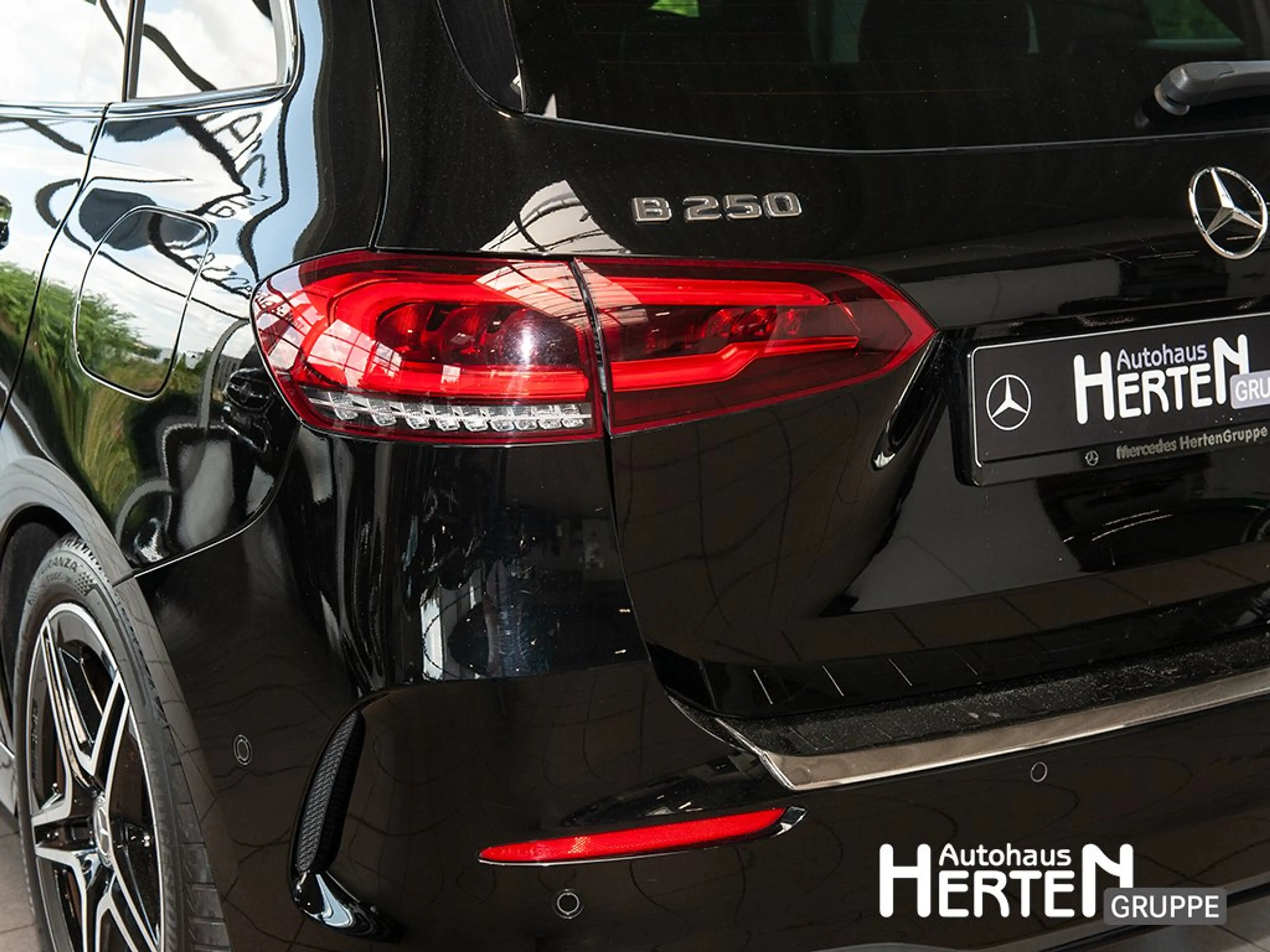 Mercedes-Benz B 250 AMG+NIGHT+PANO+AHK+MULTIBEAM+DISTRONIC — photo 14