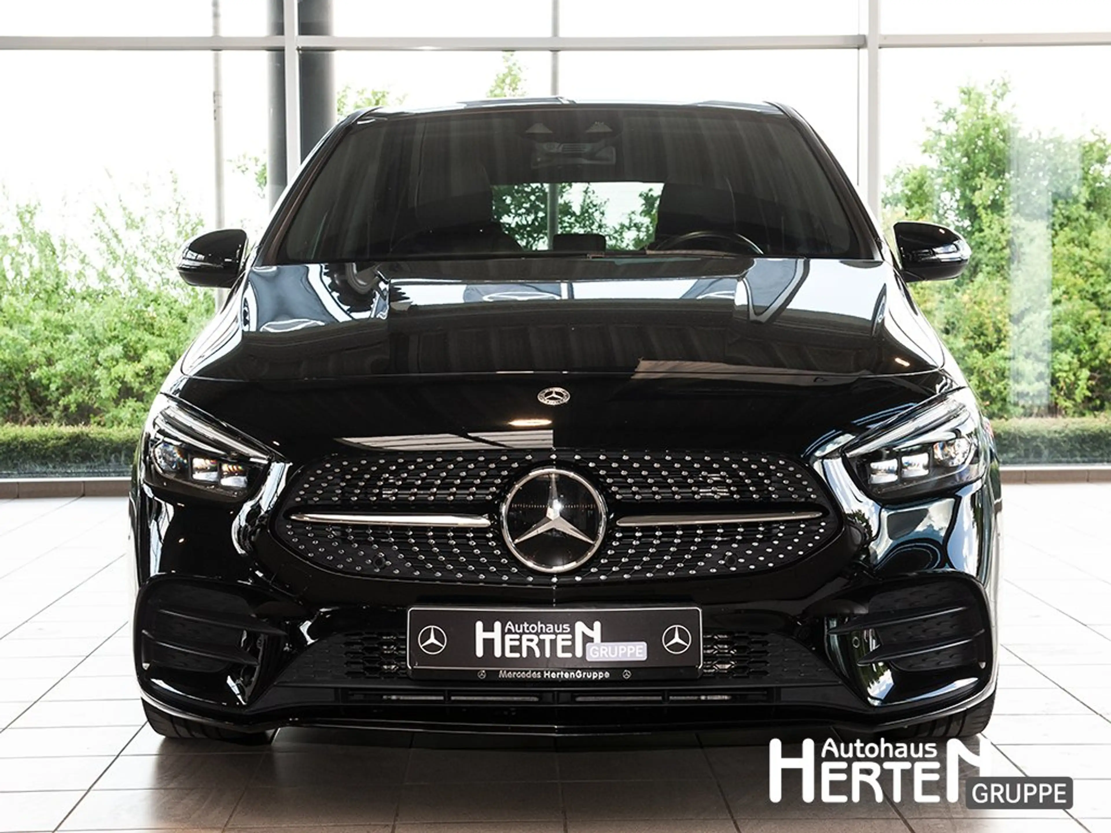 Mercedes-Benz B 250 AMG+NIGHT+PANO+AHK+MULTIBEAM+DISTRONIC — photo 2