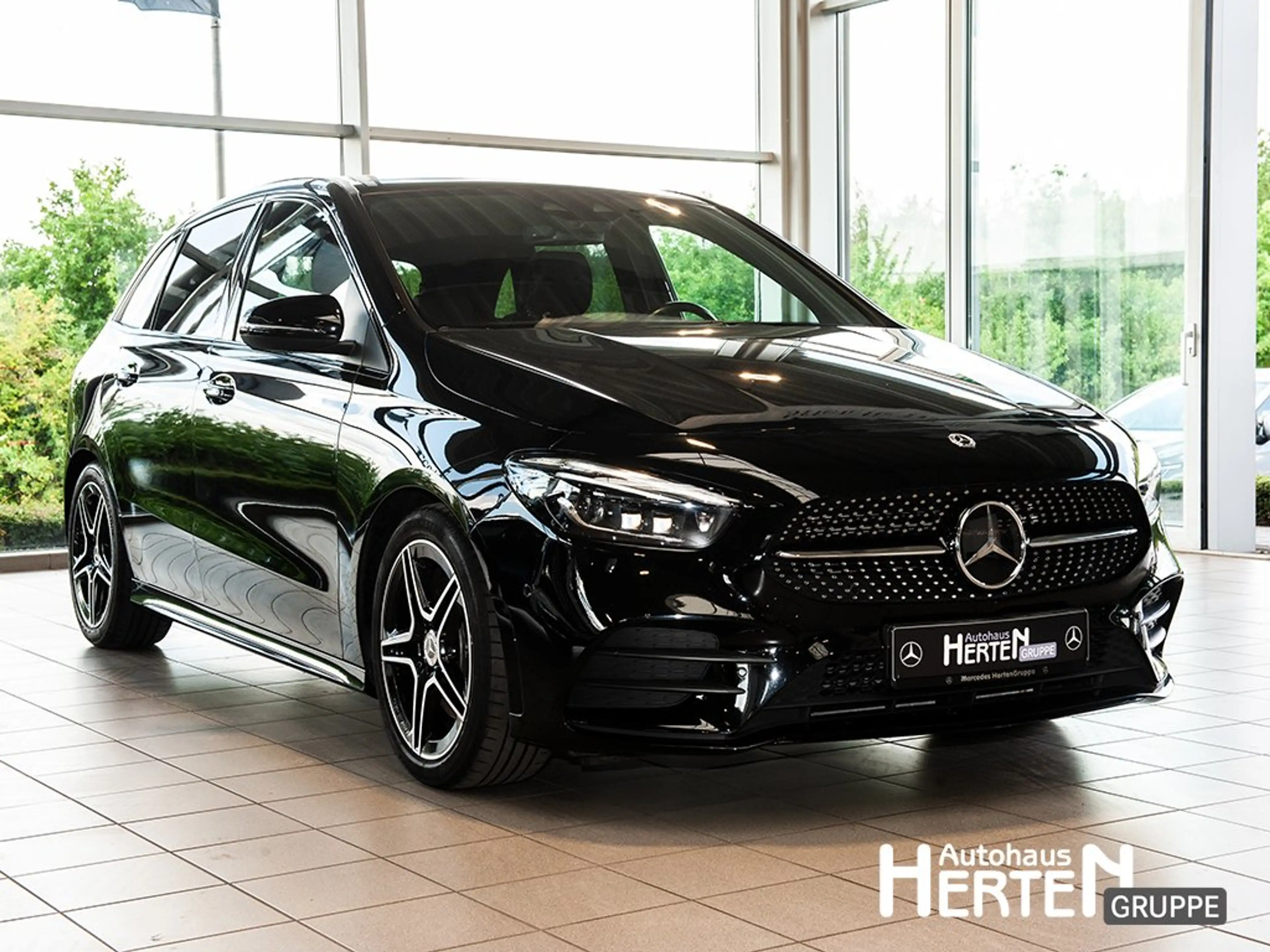 Mercedes-Benz B 250 AMG+NIGHT+PANO+AHK+MULTIBEAM+DISTRONIC — photo 3