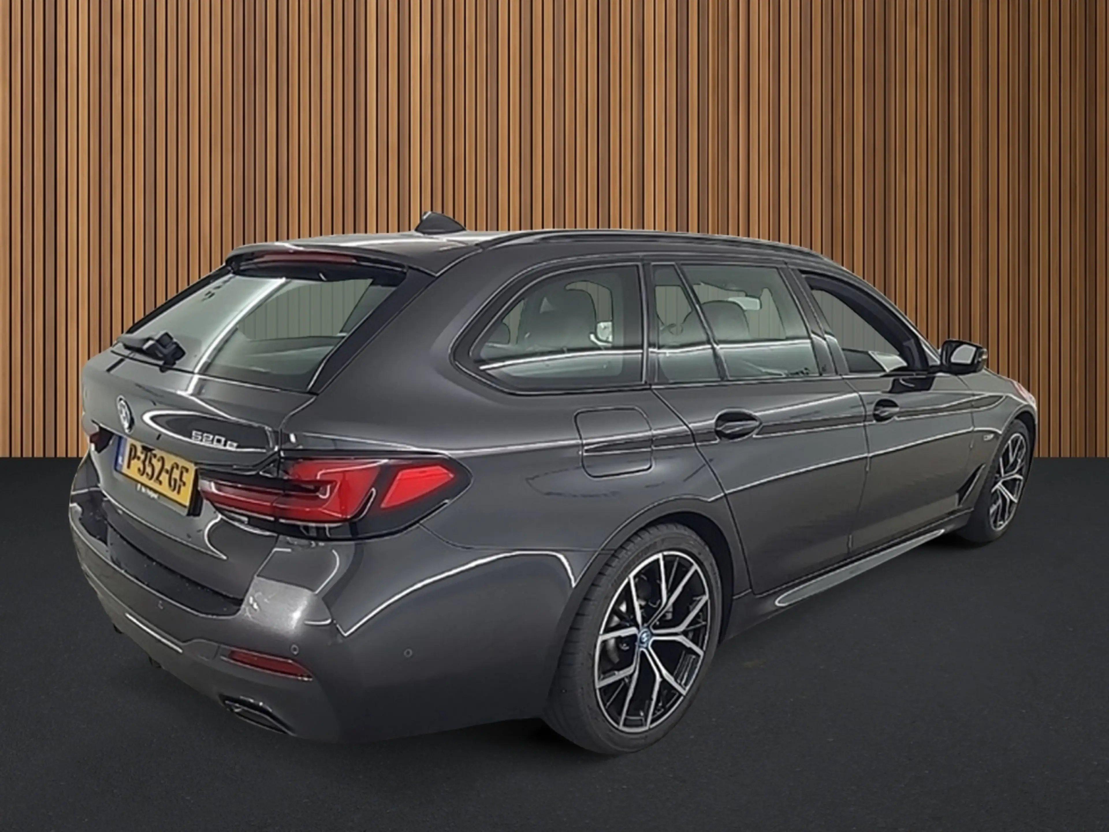BMW 520 5-serie Touring 520e Bns Edit.+ 1e-Eig. & Dealer-O — photo 2