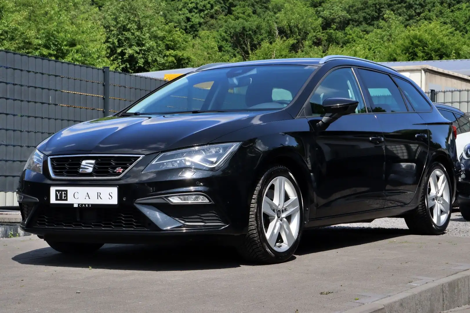 SEAT Leon ST FR DSG *LED*ACC*RFK*NAVI*SPUR*CAR-PLAY* Zwart - 2