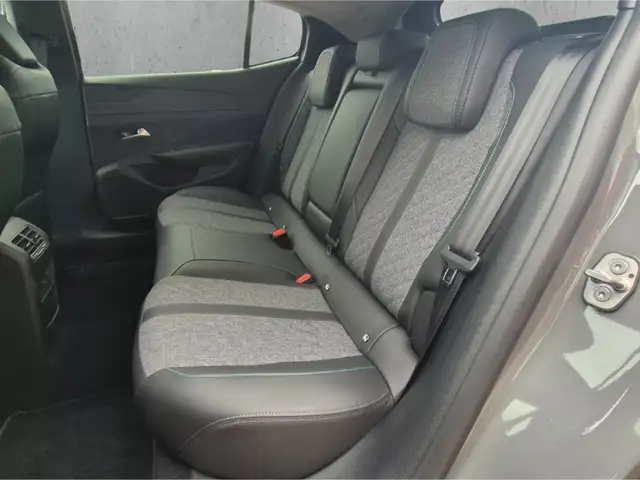 Peugeot 408 view 8