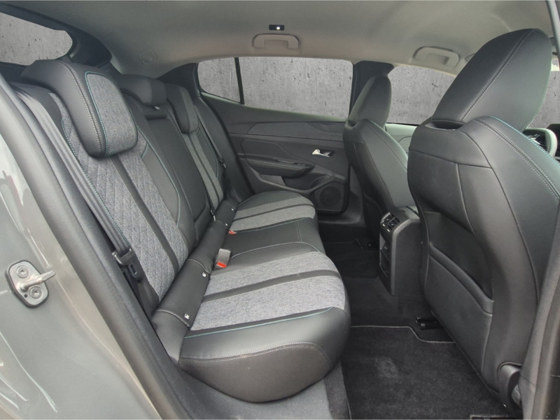 Peugeot 408 PT 130 Allure EAT8 Navi lED ACC Memory Sitze Apple — photo 14