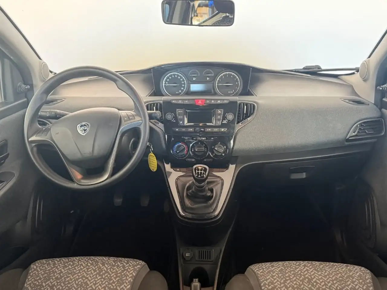Lancia Ypsilon 2022 — фото 15