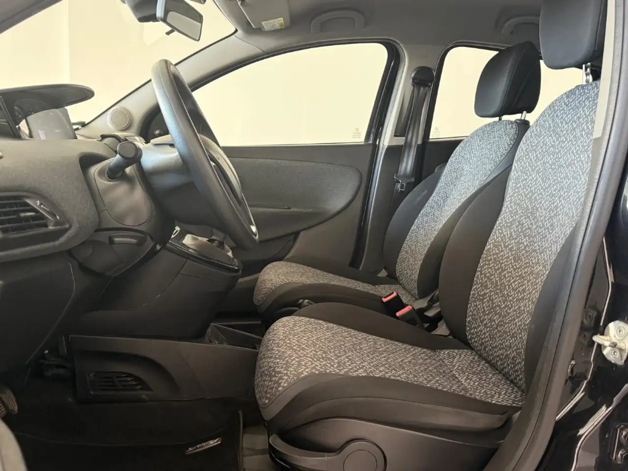 Lancia Ypsilon 2022 — фото 9