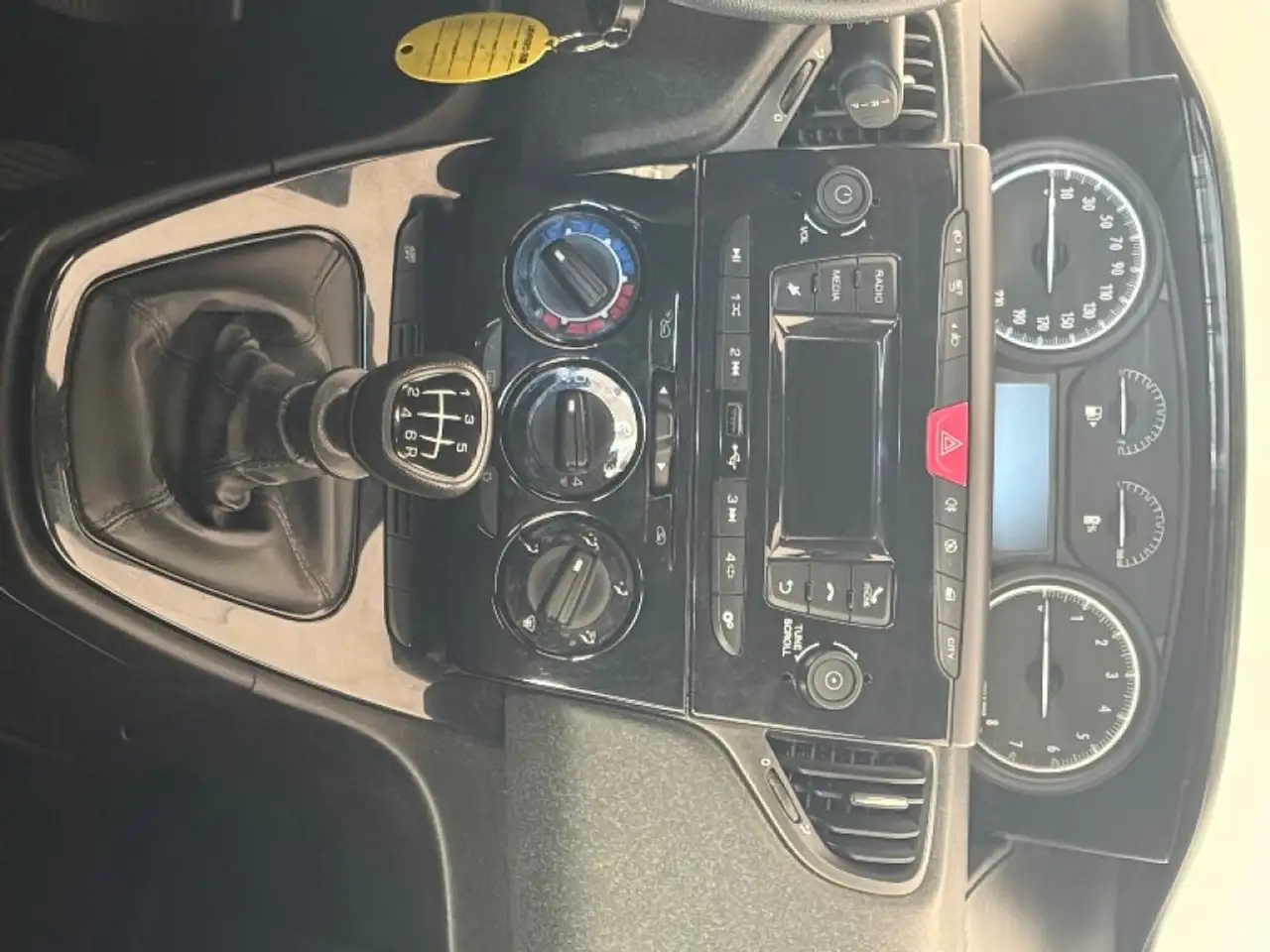 Lancia Ypsilon 2022 — фото 13
