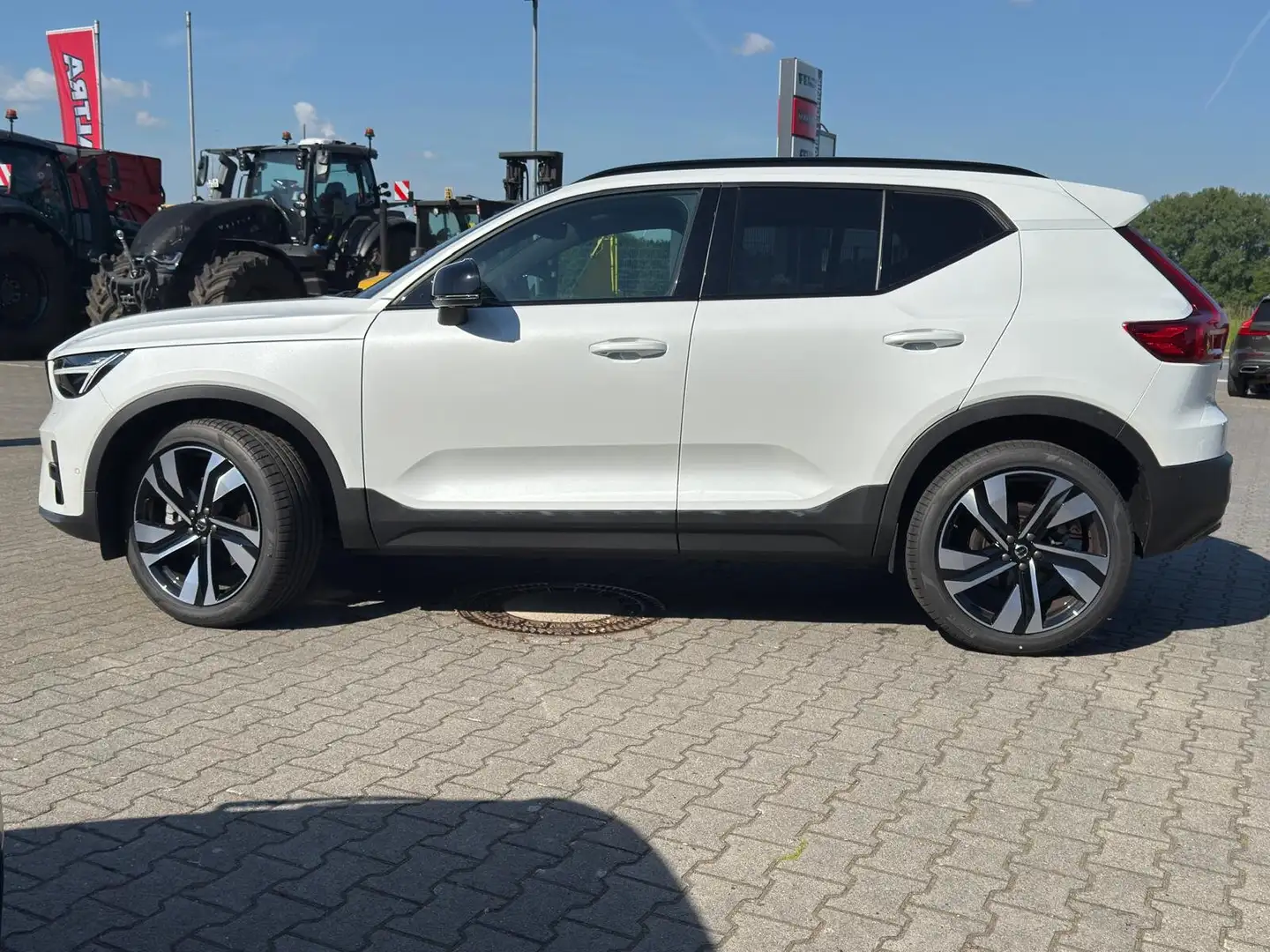 Volvo XC40 XC40 B4 Autom. Plus Dark 20"|AHK|360CAM|CONNECT Weiß - 2