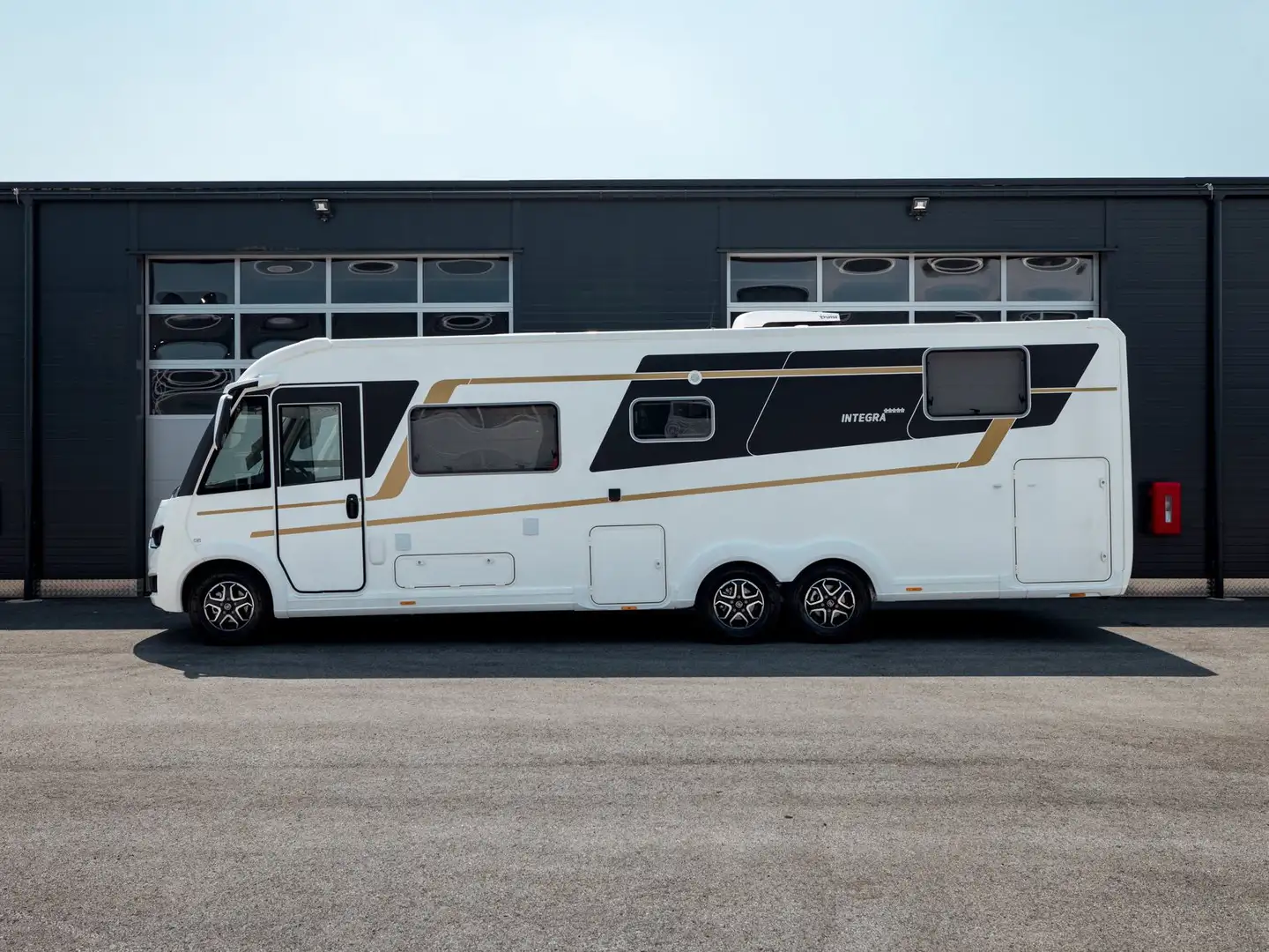 Euramobil INTEGRA 890 QB Weiß - 1