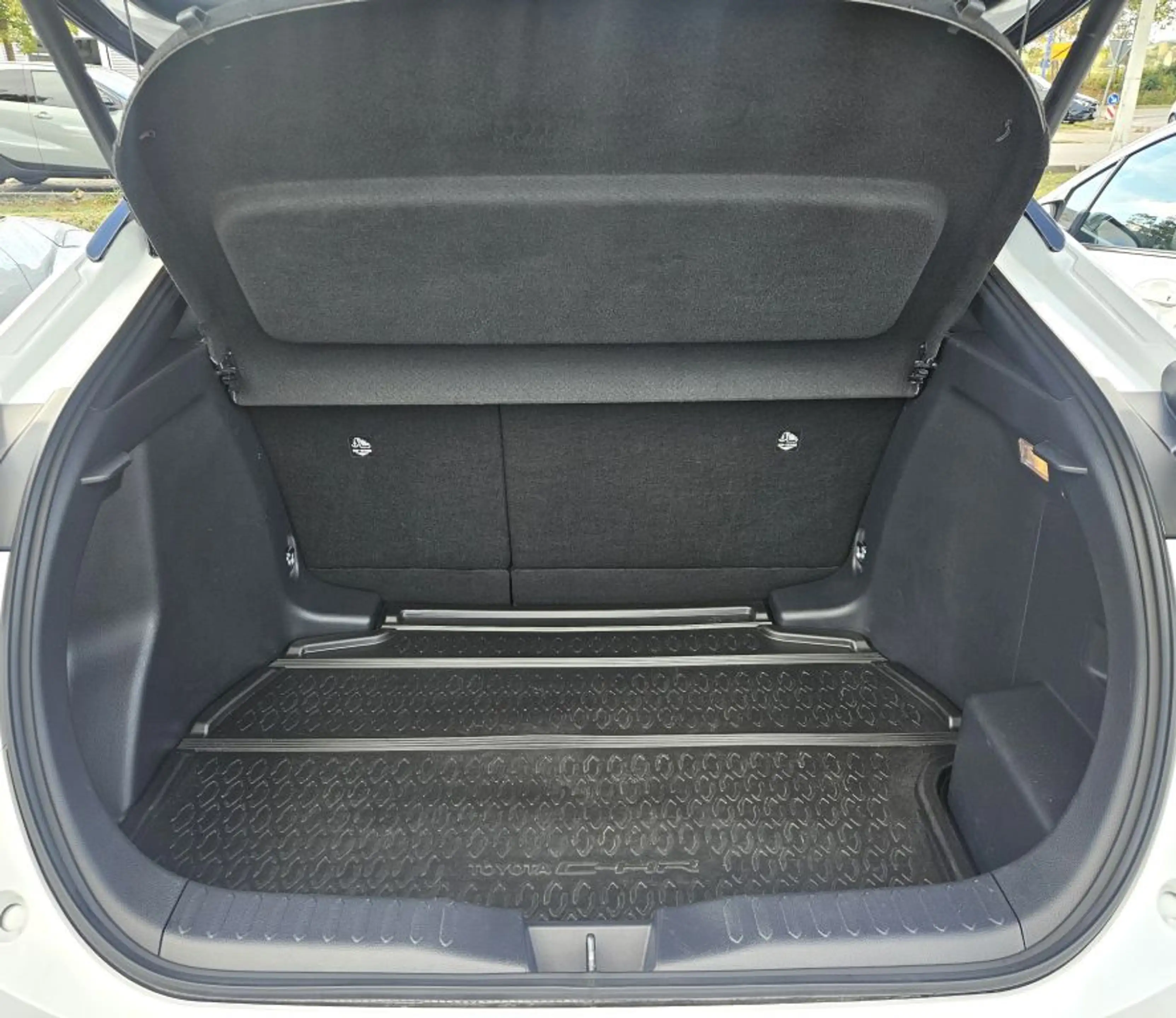 Toyota C-HR 2.0 Hybrid Team Deutschland — photo 12