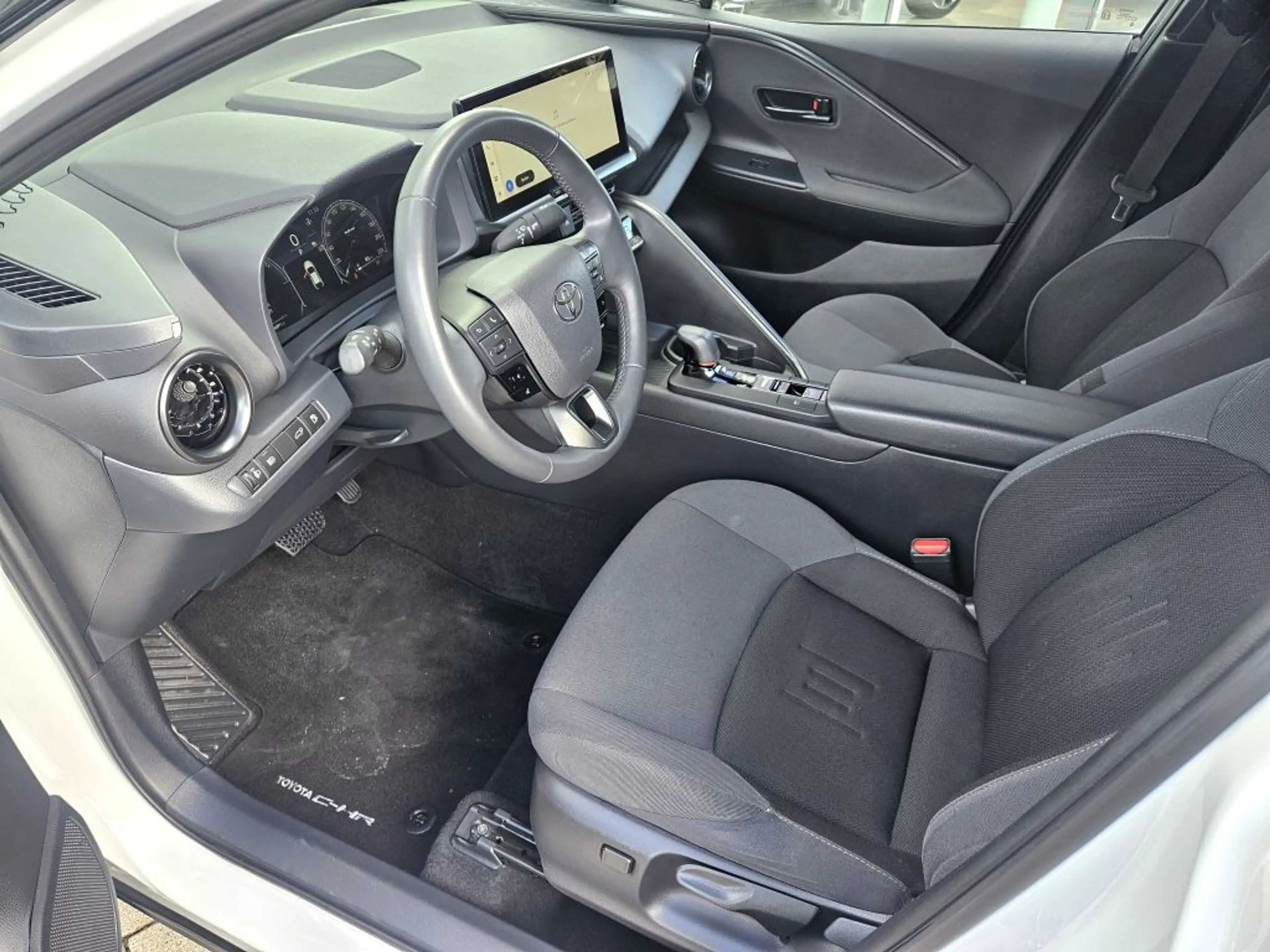 Toyota C-HR 2.0 Hybrid Team Deutschland — photo 5