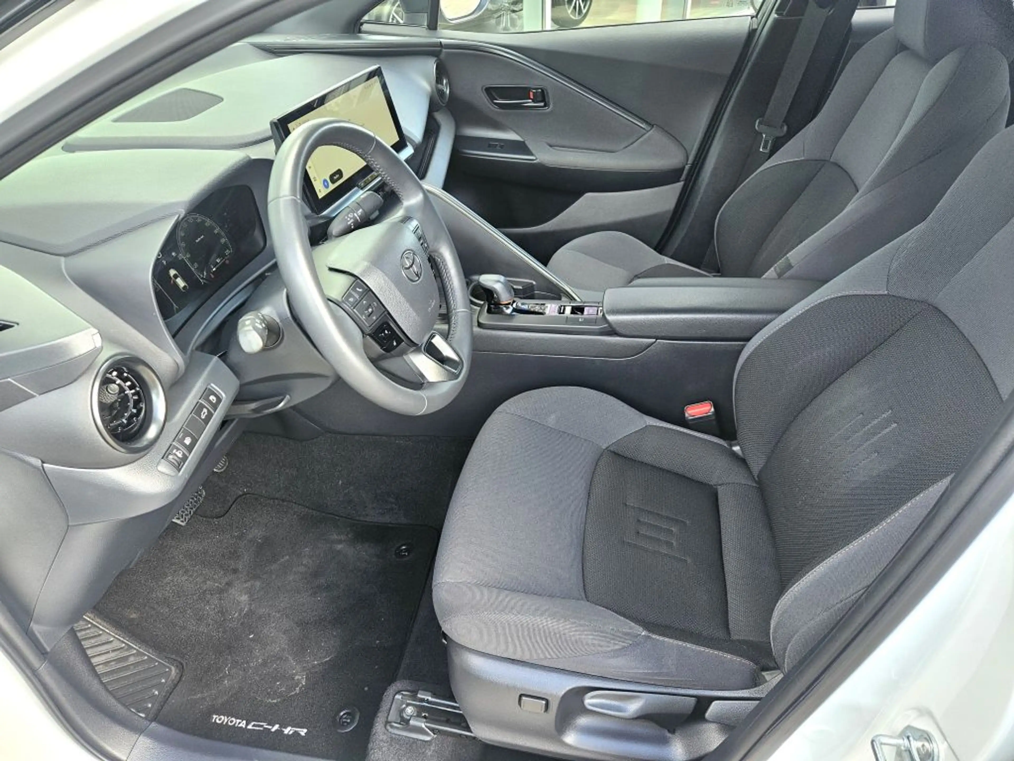 Toyota C-HR 2.0 Hybrid Team Deutschland — photo 6