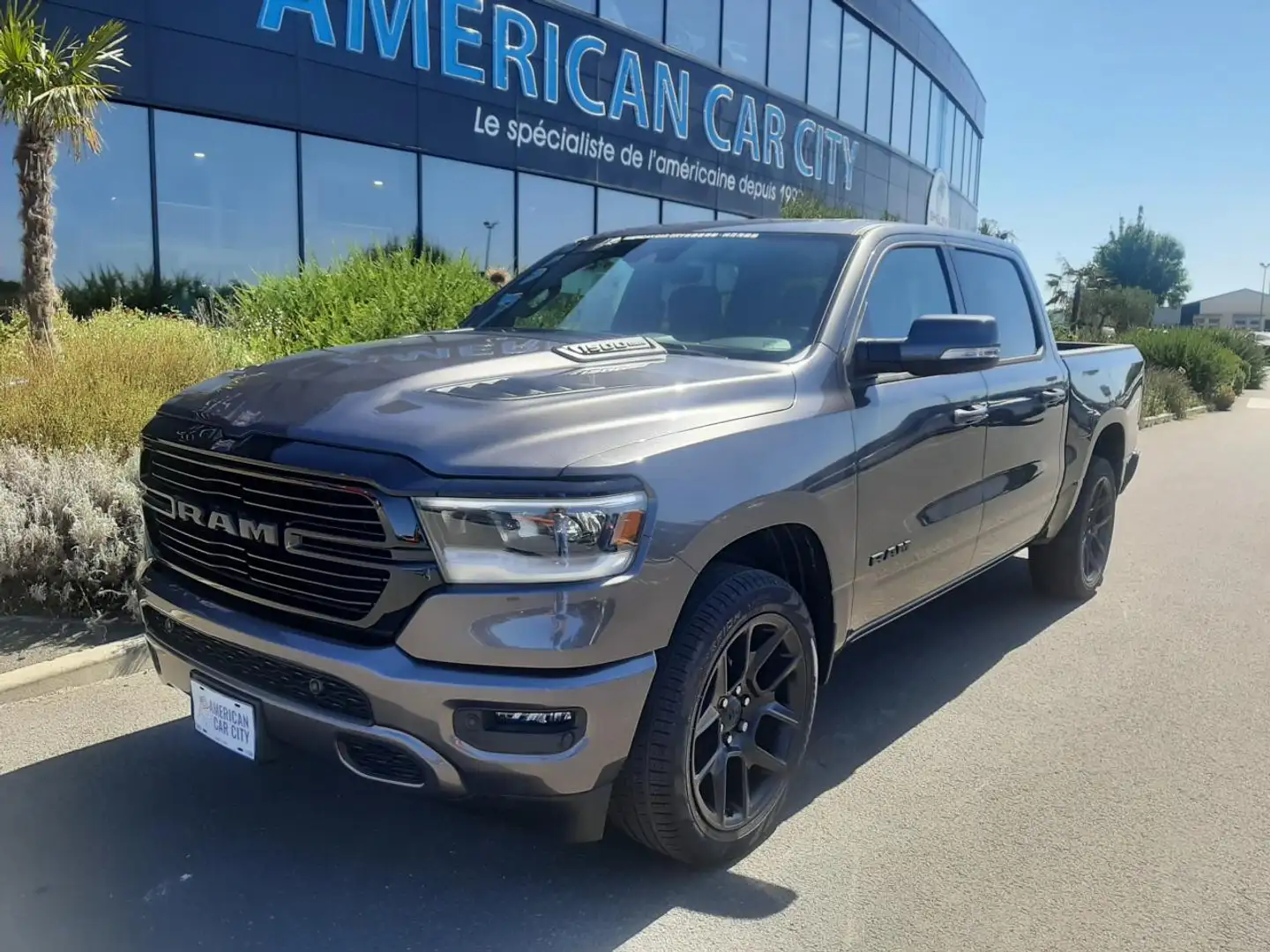 Dodge RAM 1500 CREW SPORT NIGHT EDITION Gris - 1