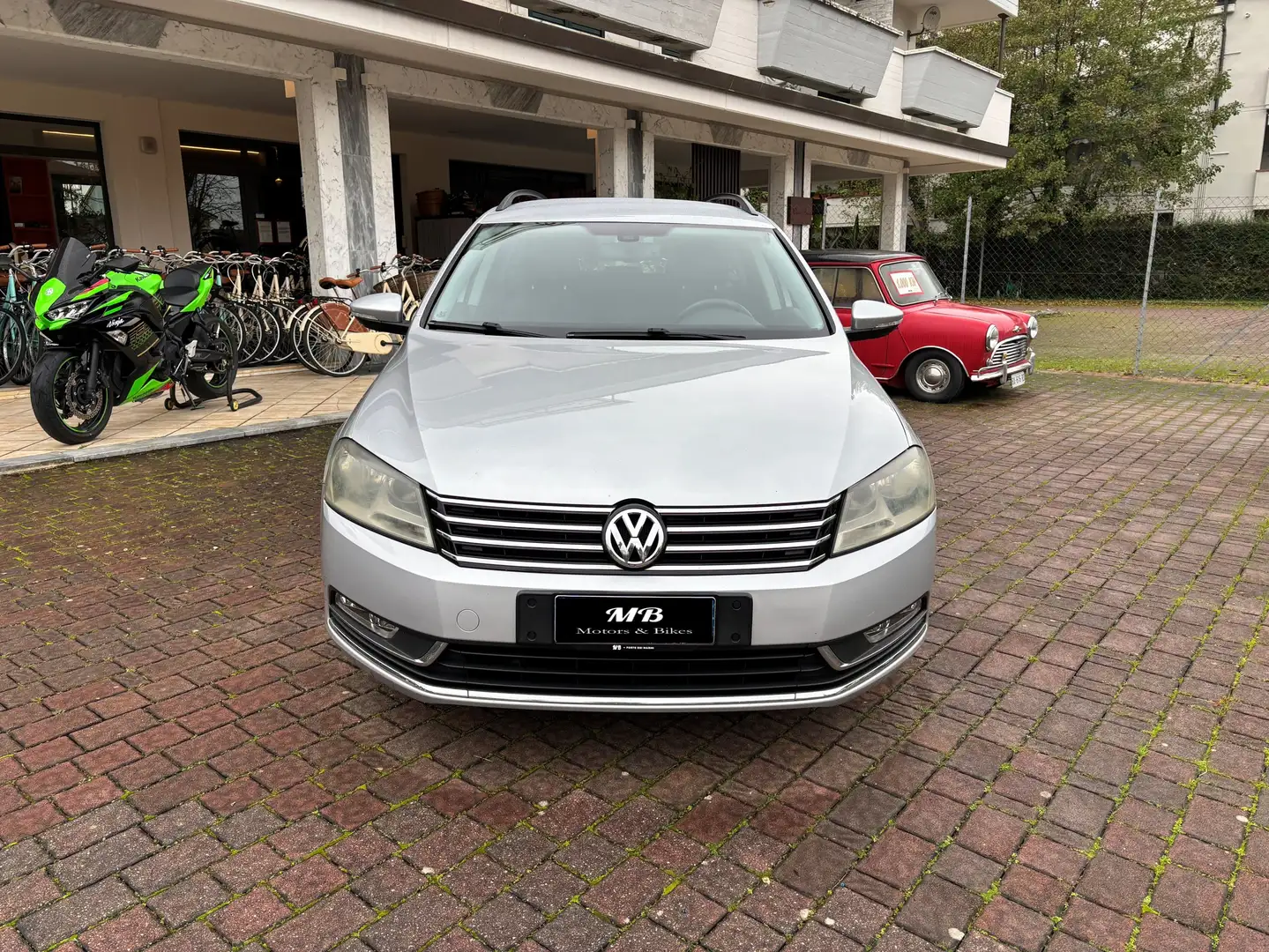 Volkswagen Passat Variant Passat Variant 2.0 Tdi 140cv Business dpf Argento - 2