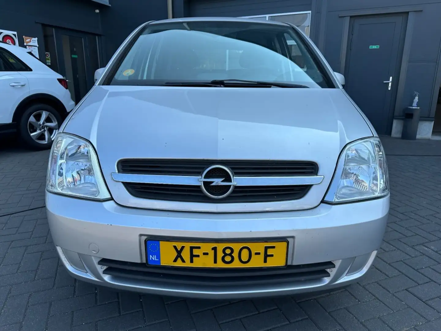Opel Meriva -A 1.6 met trekhaak, werkende airco en nieuwe APK Gris - 2