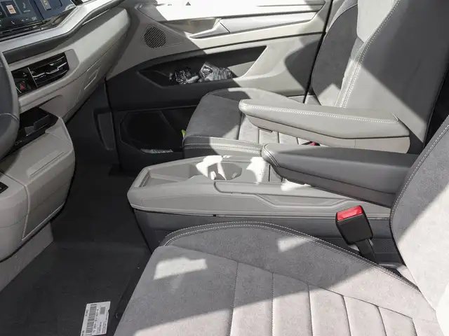 Volkswagen Multivan view 13