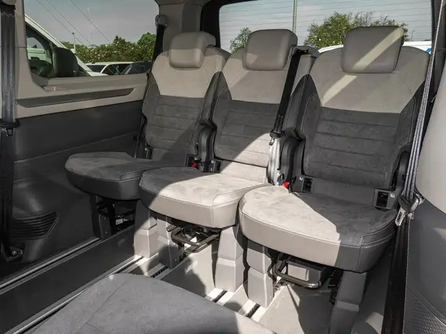 Volkswagen Multivan view 15