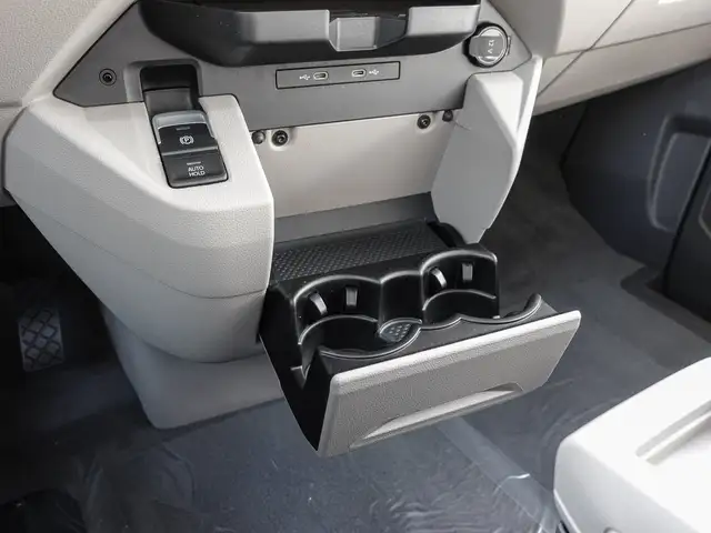 Volkswagen Multivan view 11