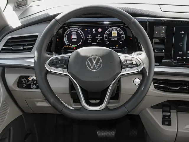 Volkswagen Multivan view 9