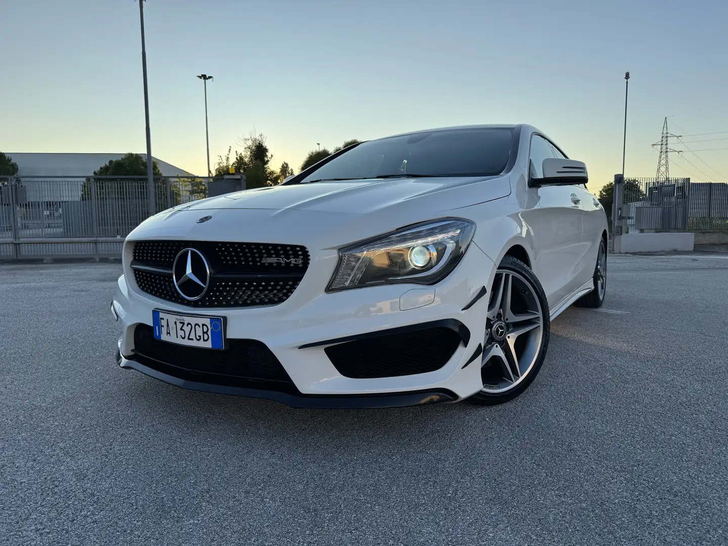 Mercedes-Benz CLA 220 Shooting Brake d (cdi) Premium auto Bianco - 1