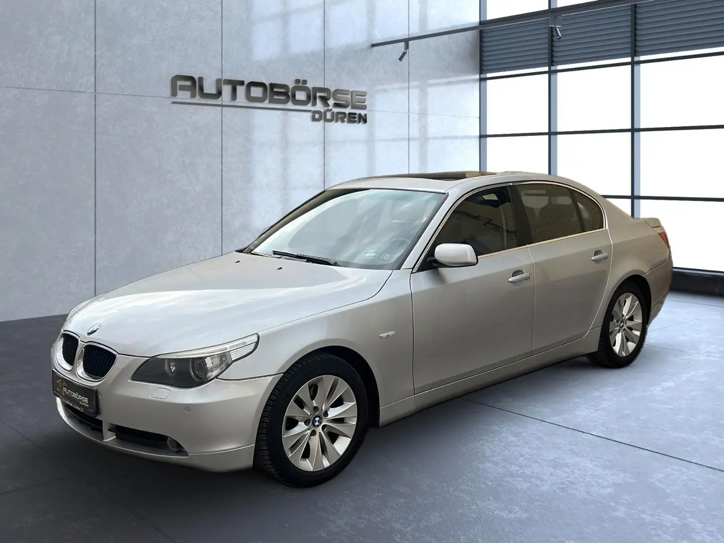 BMW 520 i /HU neu/ Plateado - 1