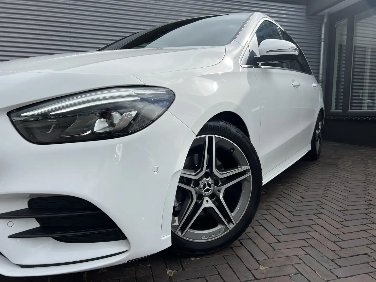 Mercedes-Benz B 180 Business Solution AMG Wit - 2