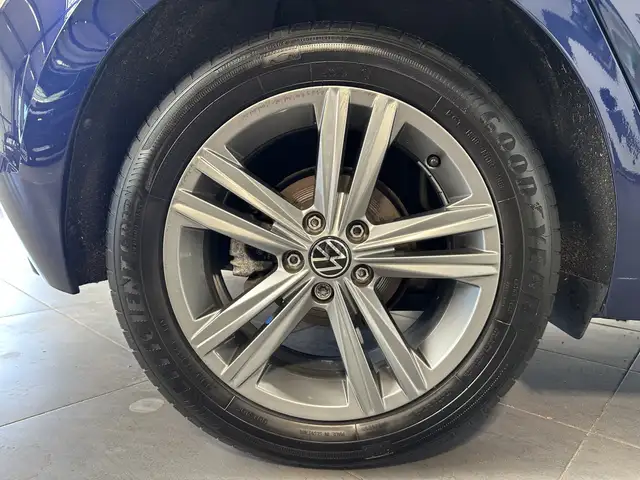 Volkswagen Polo view 3