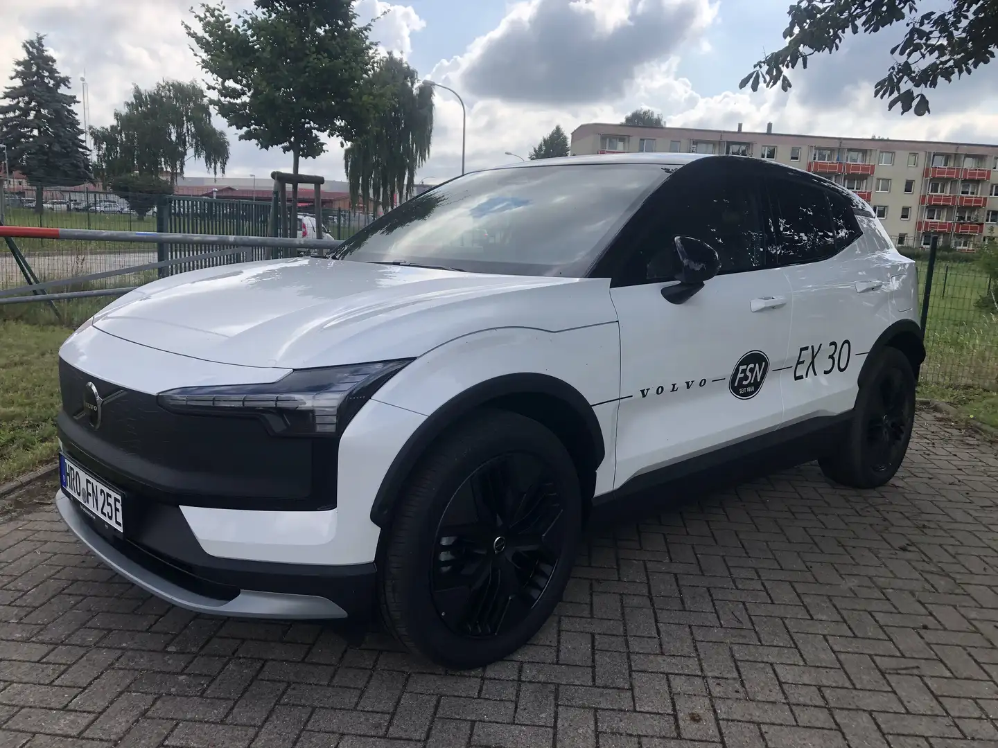 Volvo EX30 CC Ultra Twin Motor Weiß - 1