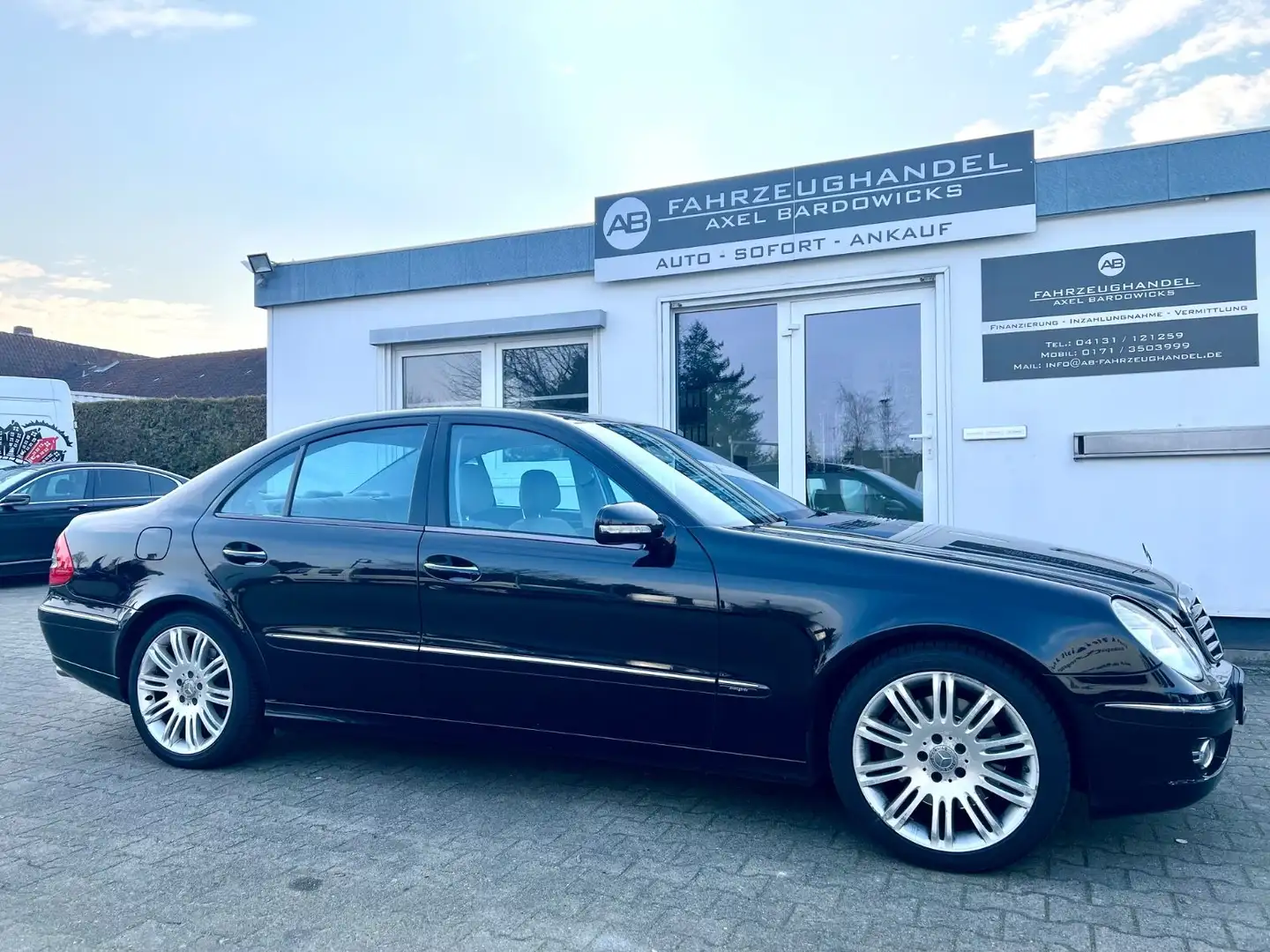 Mercedes-Benz E 350 Lim. Aut. Avantgarde / Standh. / Scheckh. Schwarz - 1