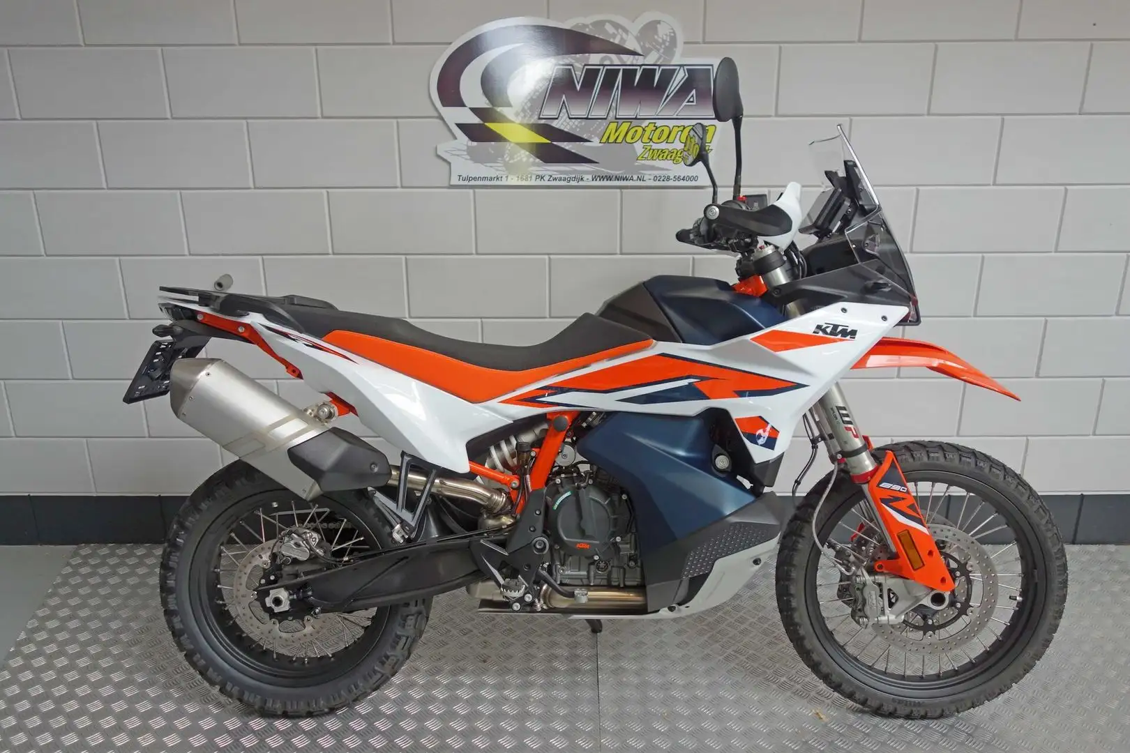 KTM 890 Adventure R - 1