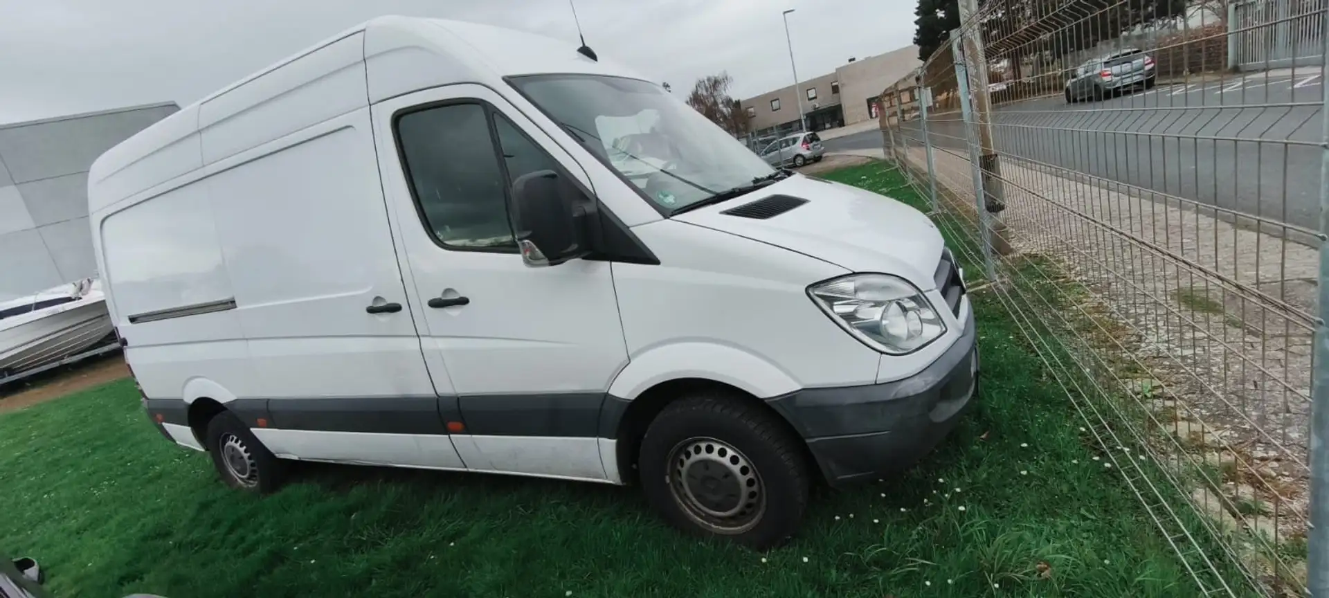 Mercedes-Benz Sprinter Kasten 2,2 l 70kW/95PS Typ 906 mit AHK ! Weiß - 1