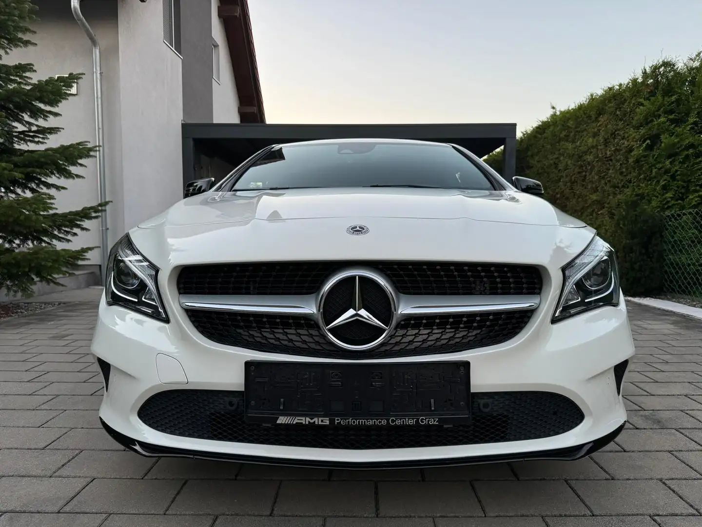 Mercedes-Benz CLA 200 CLA 200 d Coupe Aut. Weiß - 1