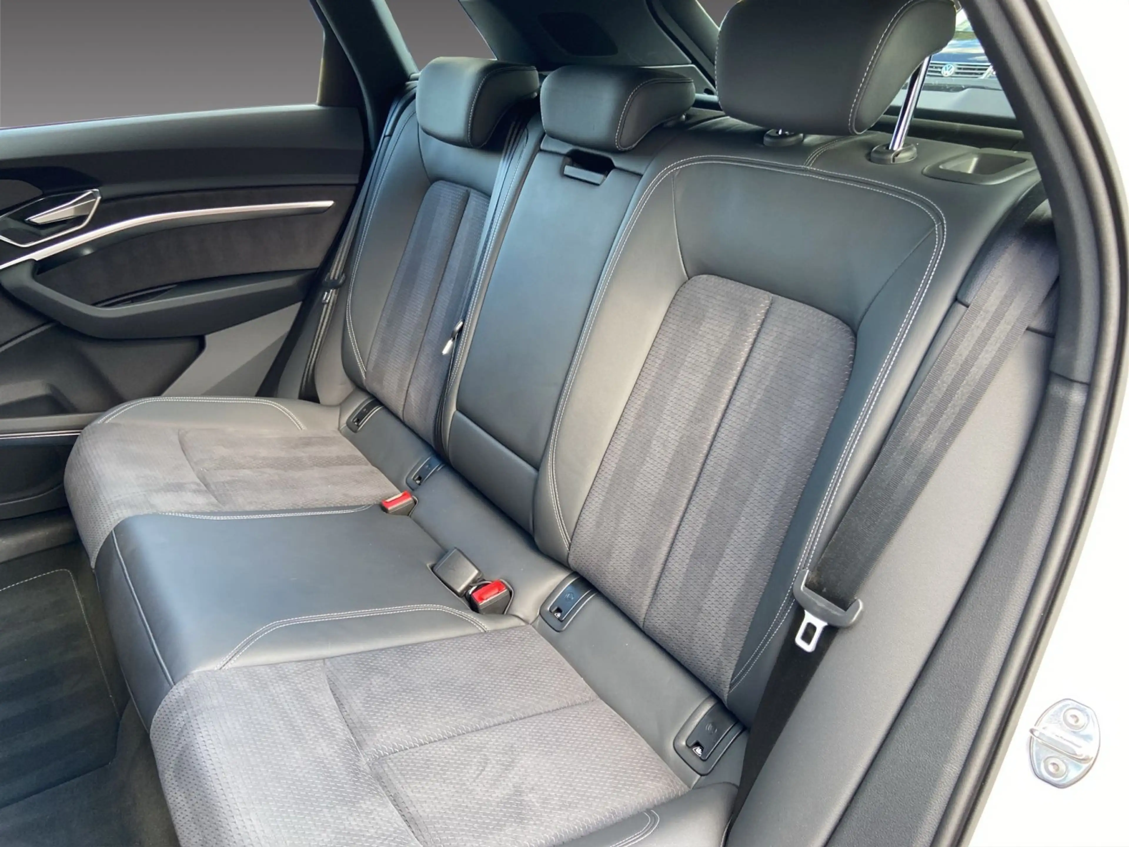 Audi Q8 e-tron 55 quattro 300kW S line MMI PLUS BANG+ — photo 13