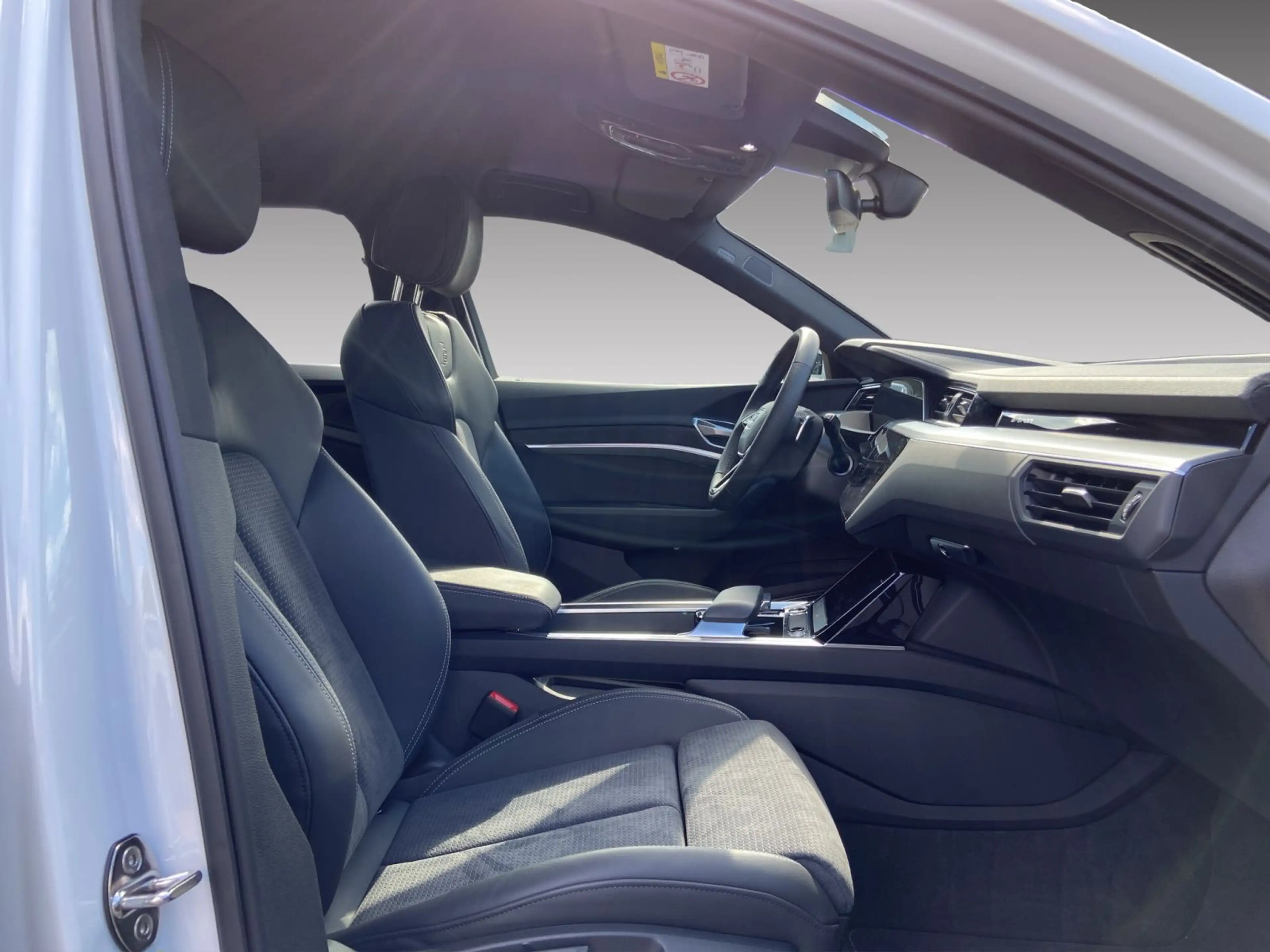 Audi Q8 e-tron 55 quattro 300kW S line MMI PLUS BANG+ — photo 12